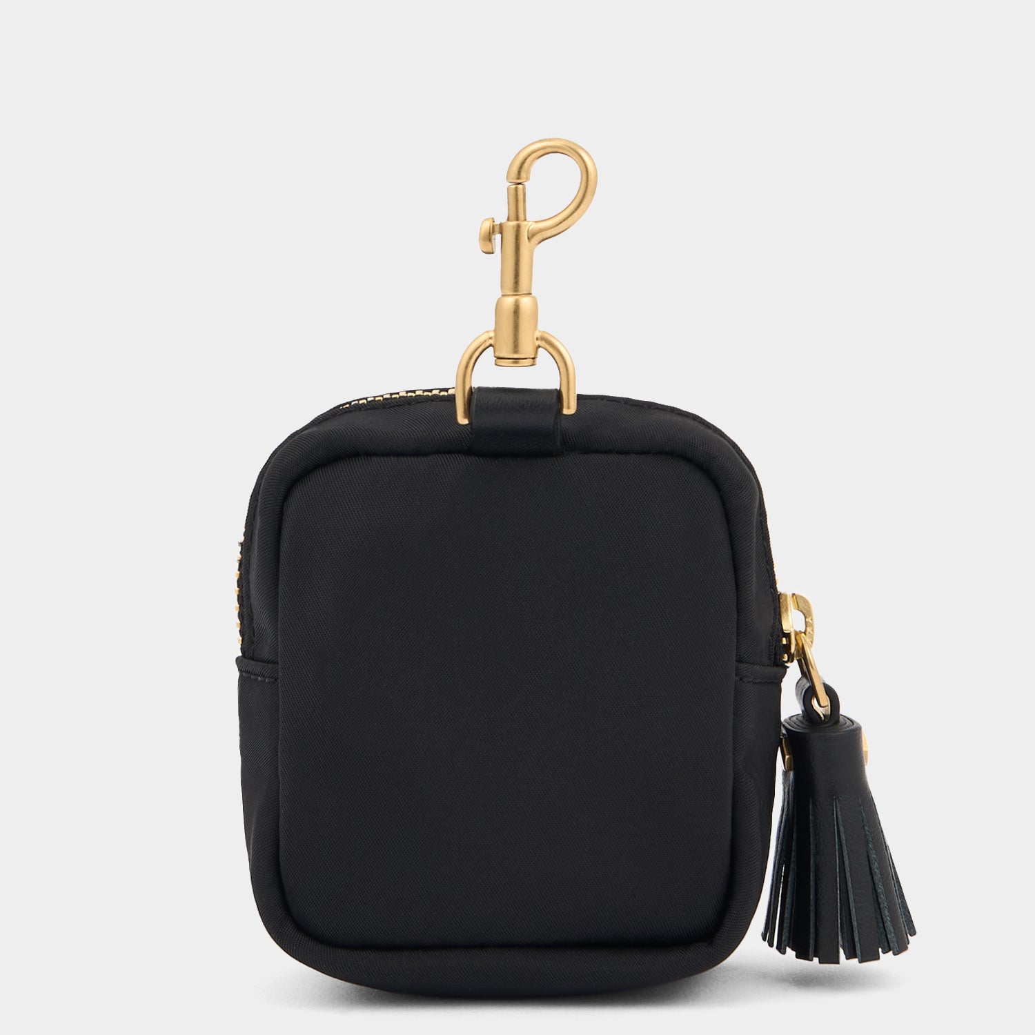 アイズ イヤホン ポーチ -

          
            ECONYL® regenerated Nylon in Black -
          

          Anya Hindmarch JP
