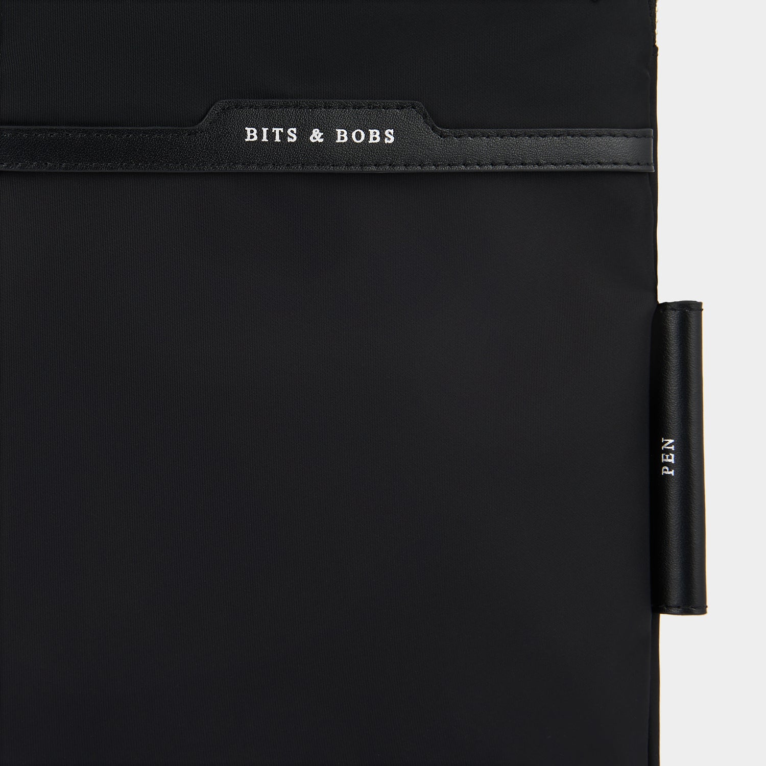 テクノロジー ケース -

          
            Regenerated ECONYL® in Black -
          

          Anya Hindmarch JP
