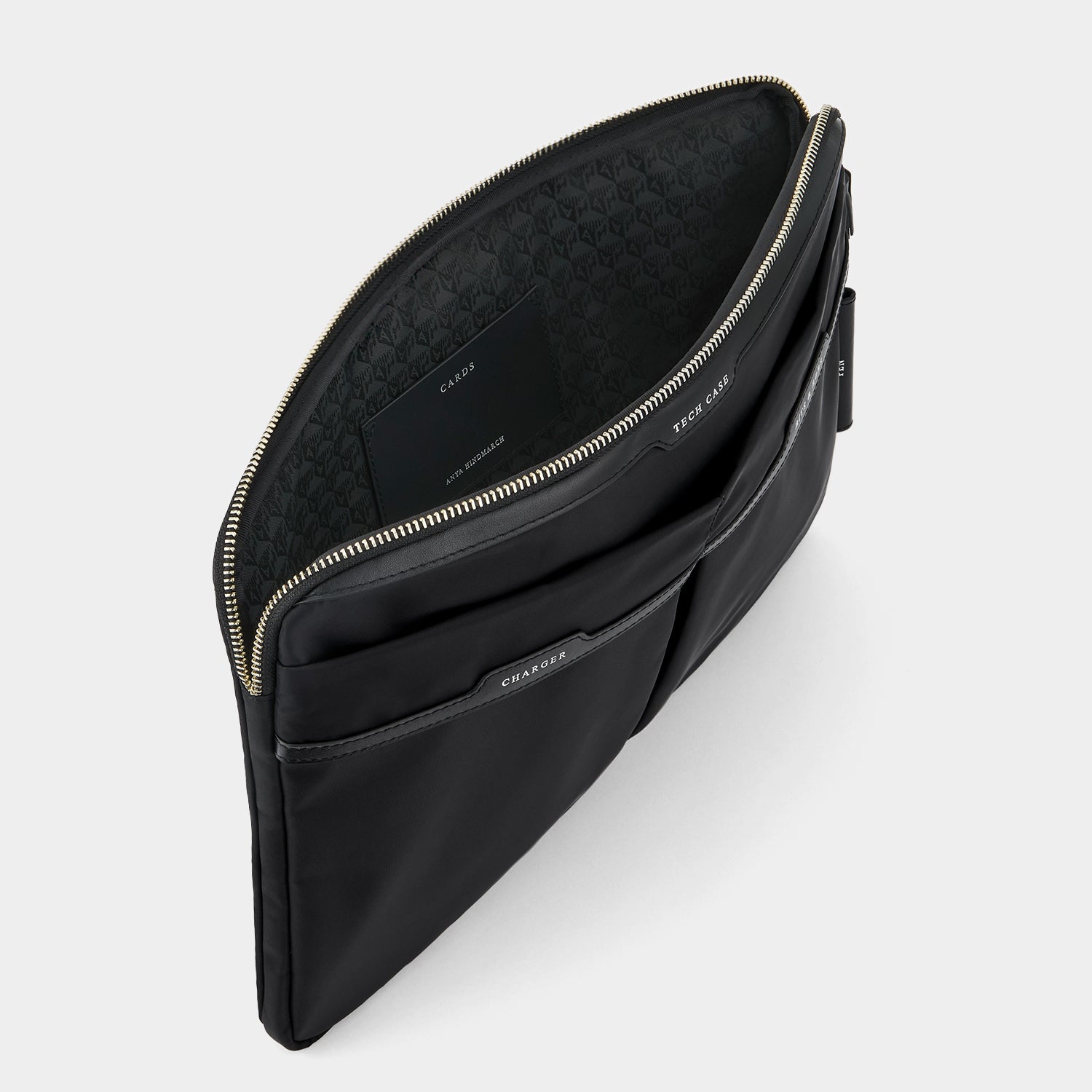 テクノロジー ケース -

          
            Regenerated ECONYL® in Black -
          

          Anya Hindmarch JP

