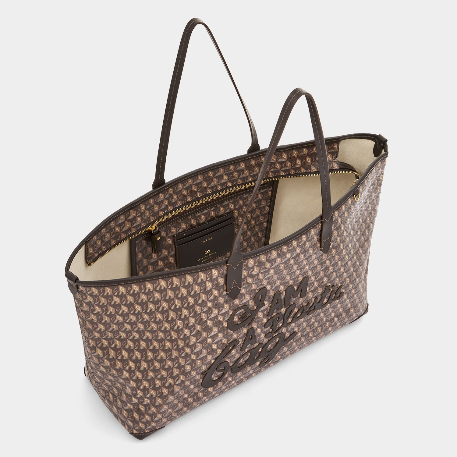 「I AM A Plastic Bag」 モチーフ・ジップ・トート -

          
            Recycled Canvas in Truffle -
          

          Anya Hindmarch JP
