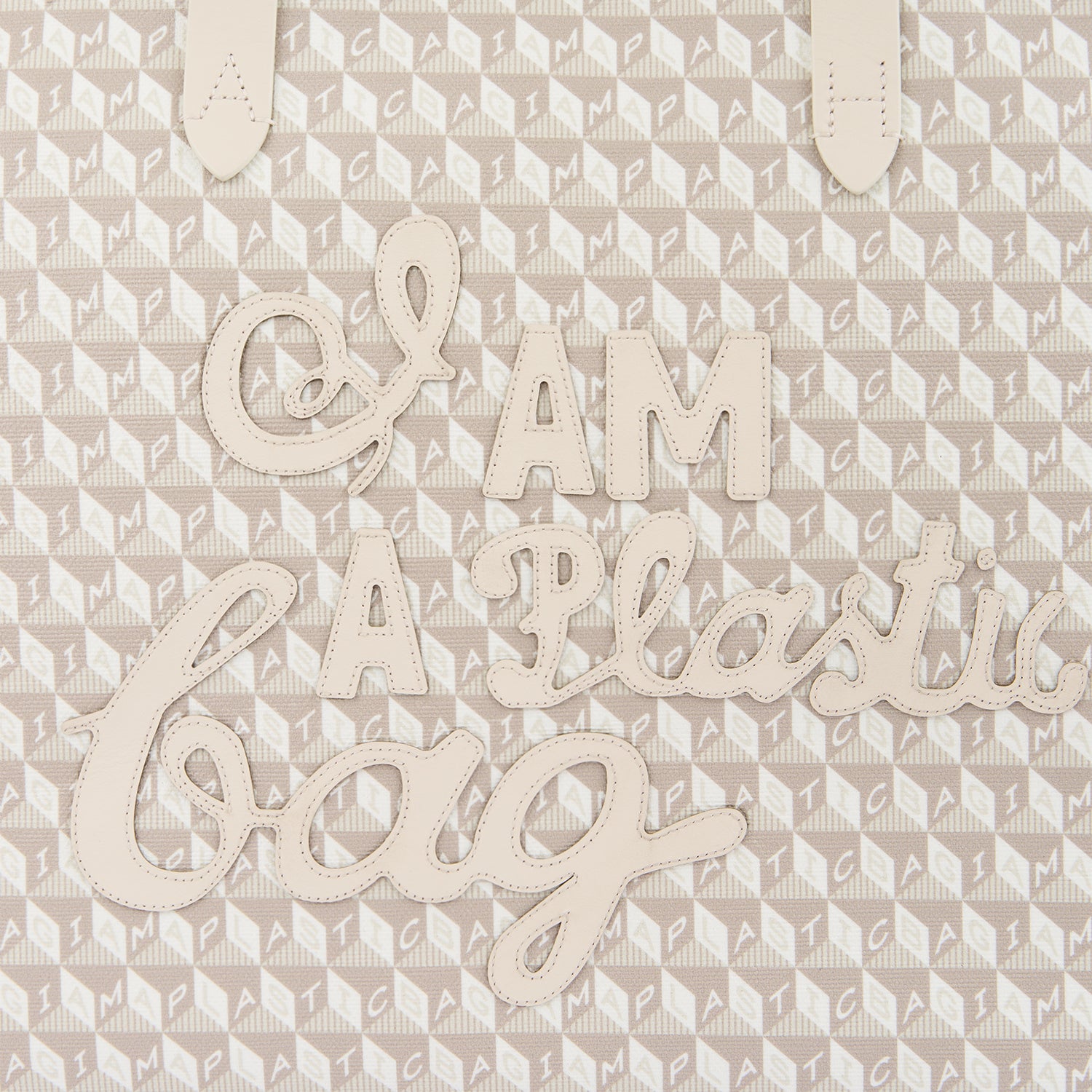 「I AM A Plastic Bag」 モチーフ・ジップ・トート -

          
            Recycled Coated Canvas in Chalk -
          

          Anya Hindmarch JP
