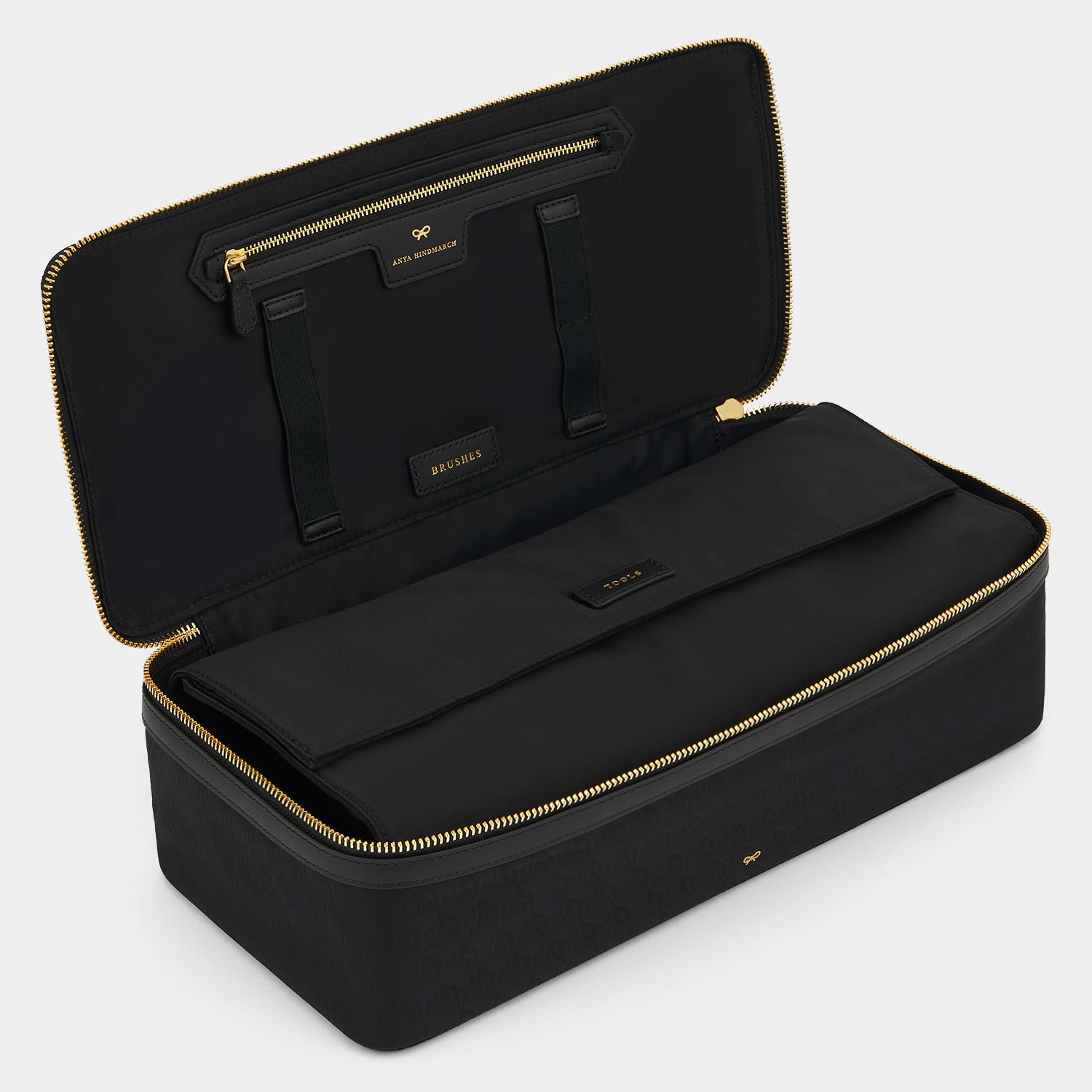 ヘア キット トラベル ポーチ -

          
            AH Logo Nylon in Black -
          

          Anya Hindmarch JP
