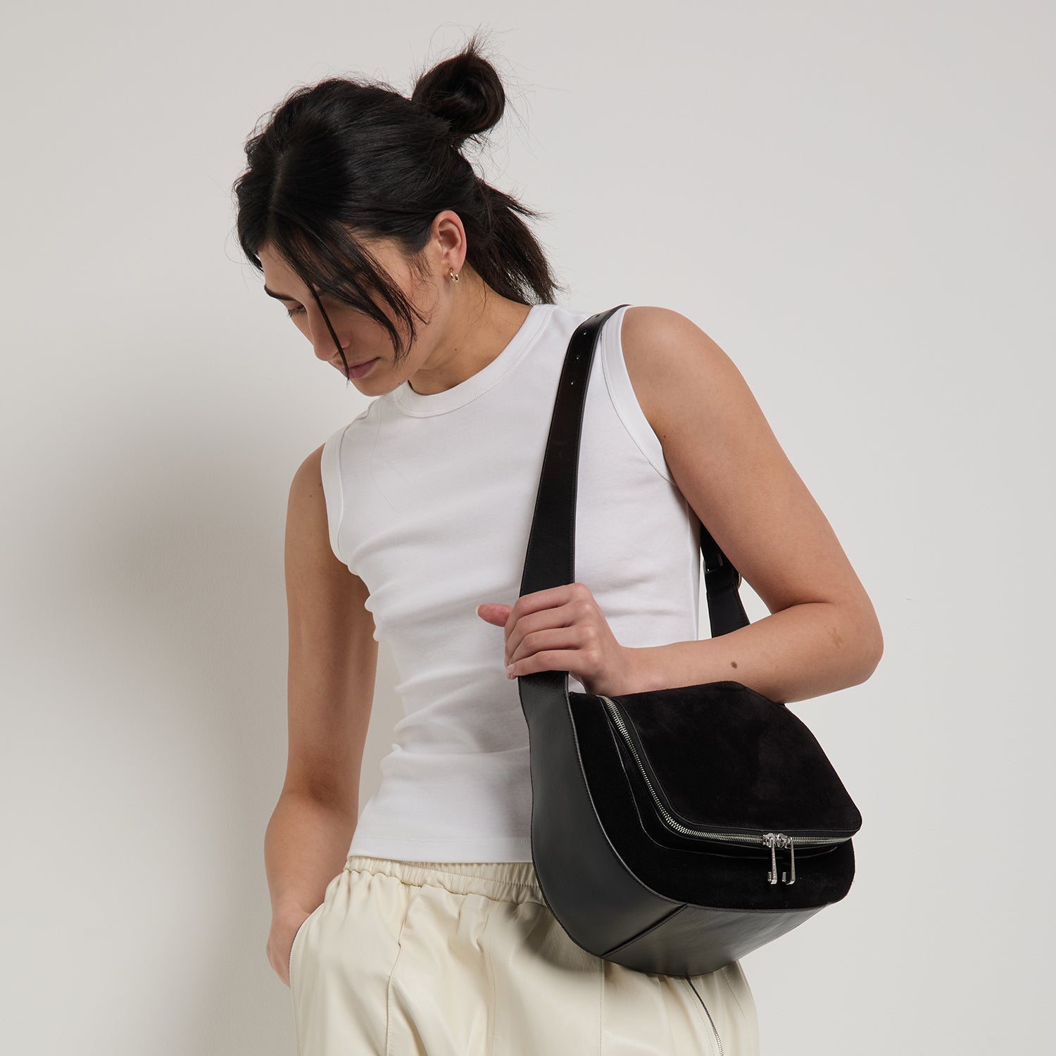 ヴィア ショルダーバッグ -

          
            Glossy Calf in Black -
          

          Anya Hindmarch JP
