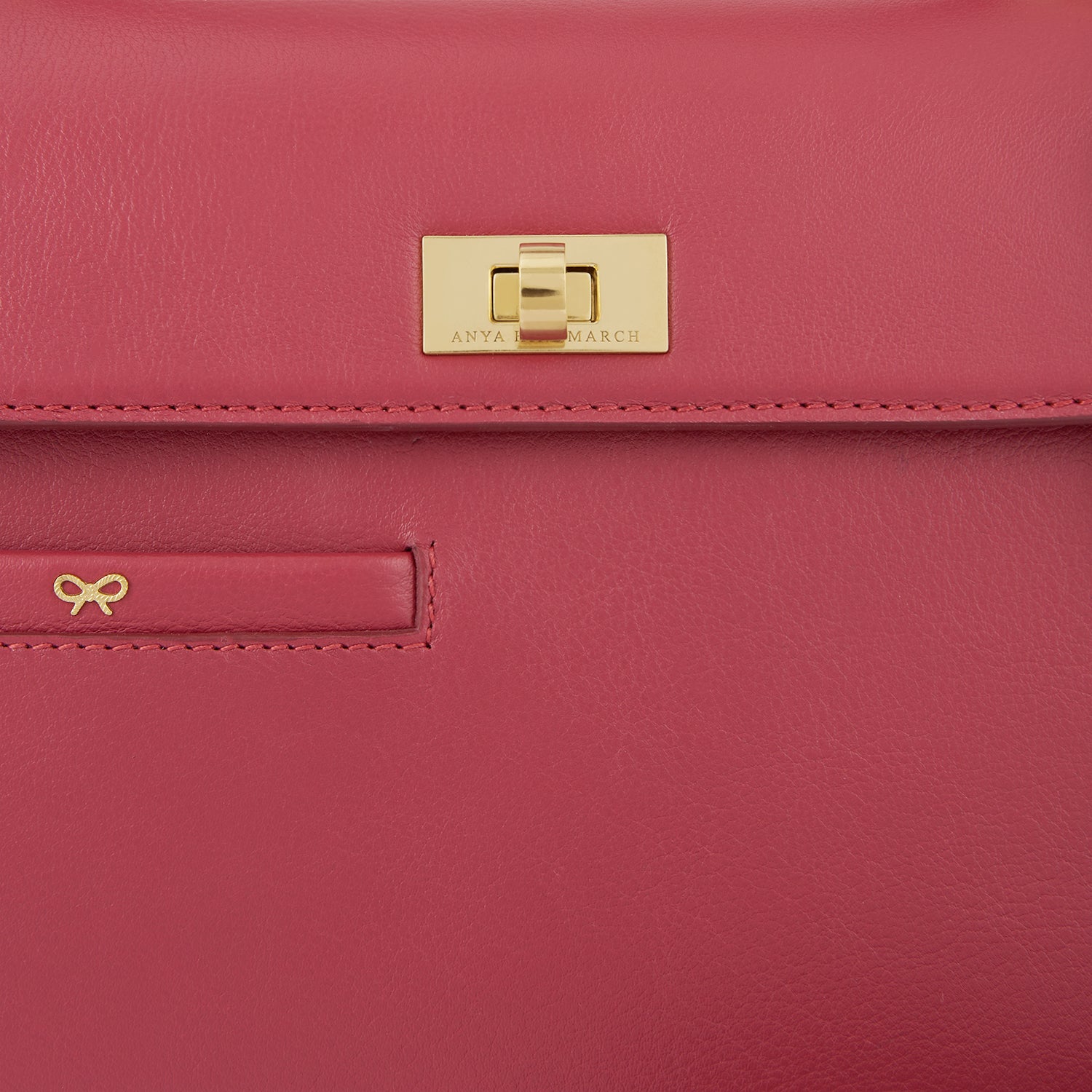 モティマー -

          
            Classic Calf in Damson -
          

          Anya Hindmarch JP

