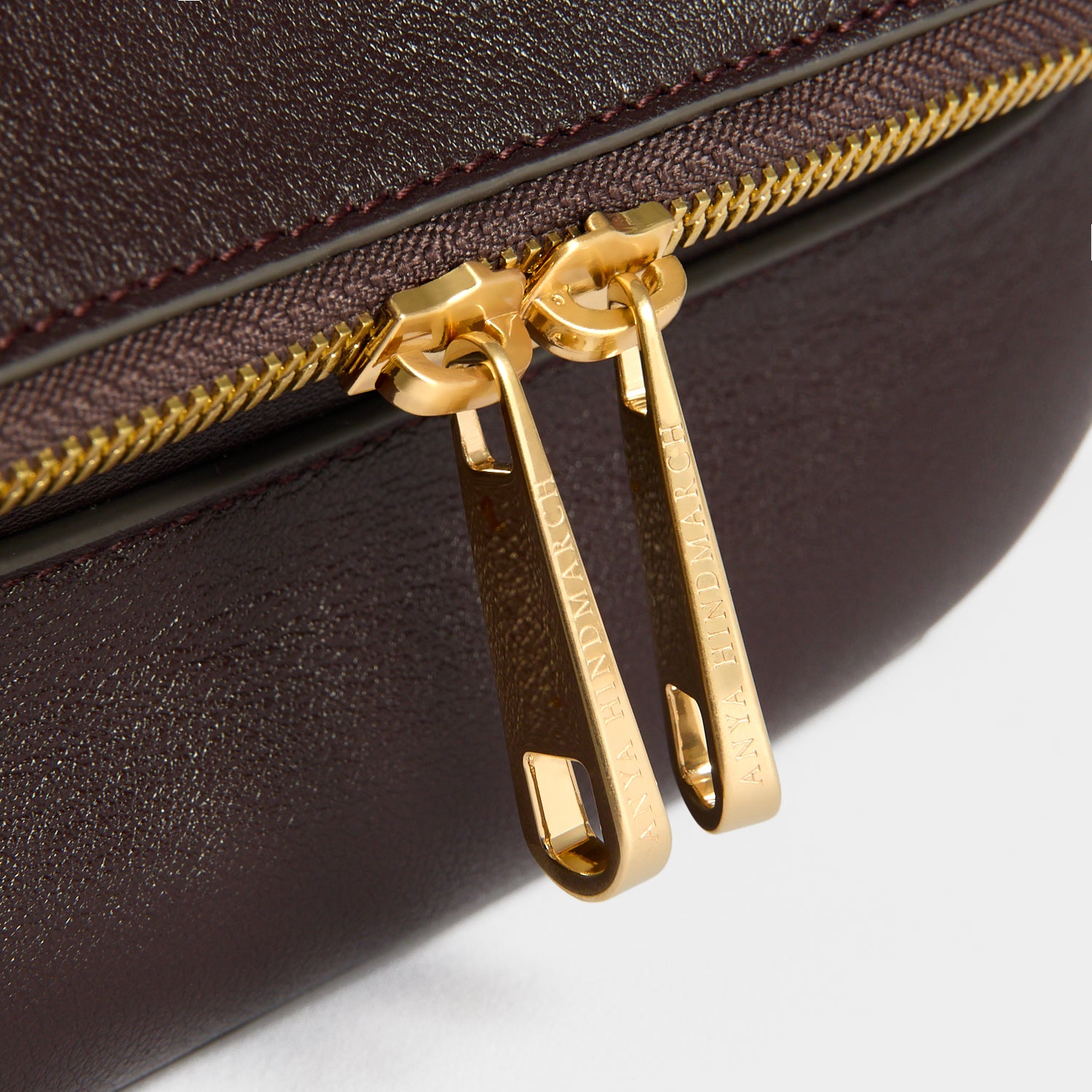 Vere：ヴィア・ショルダーバッグ | Anya Hindmarch JP