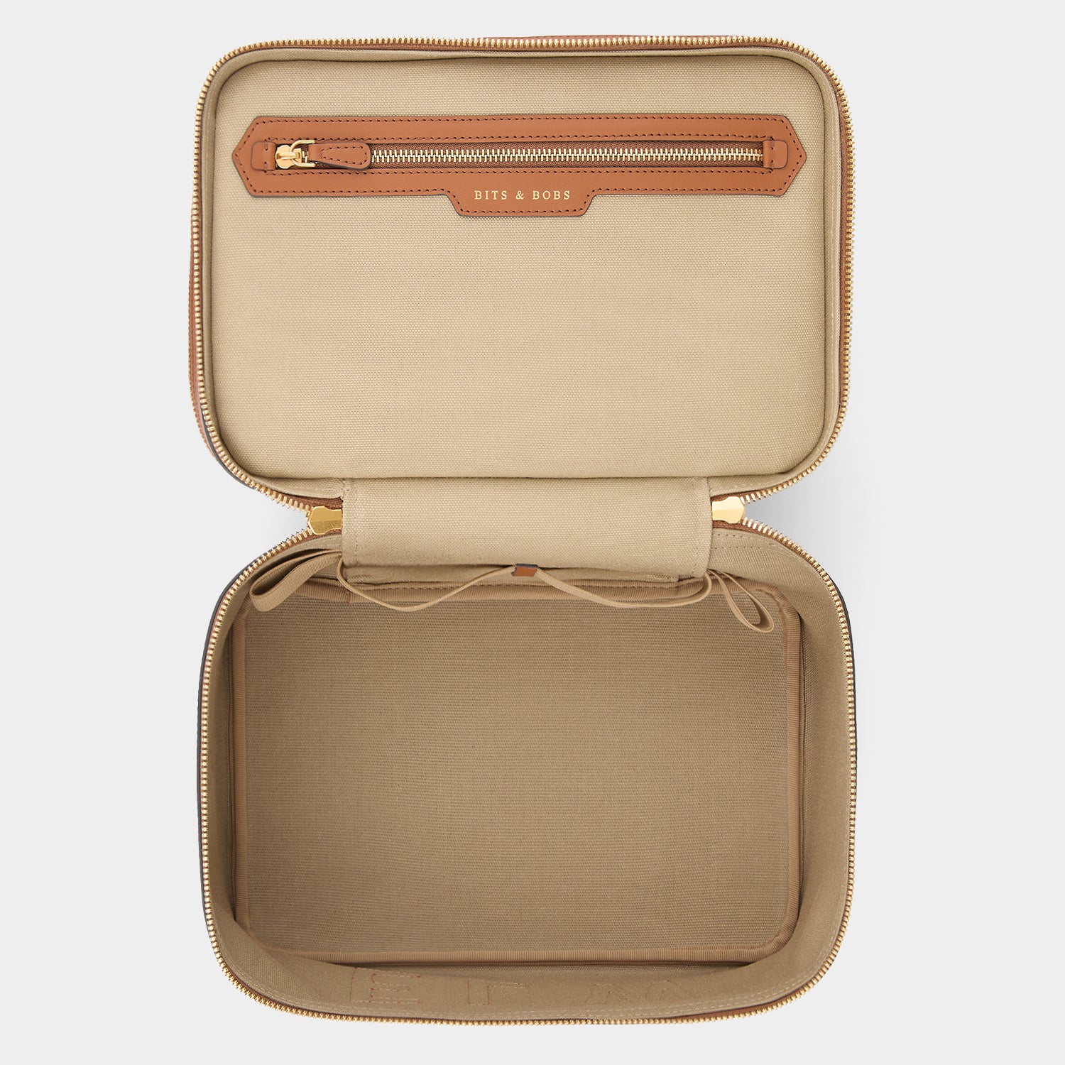 ビスポーク ウォルトン ヴァニティ キット -

          

          Anya Hindmarch JP
