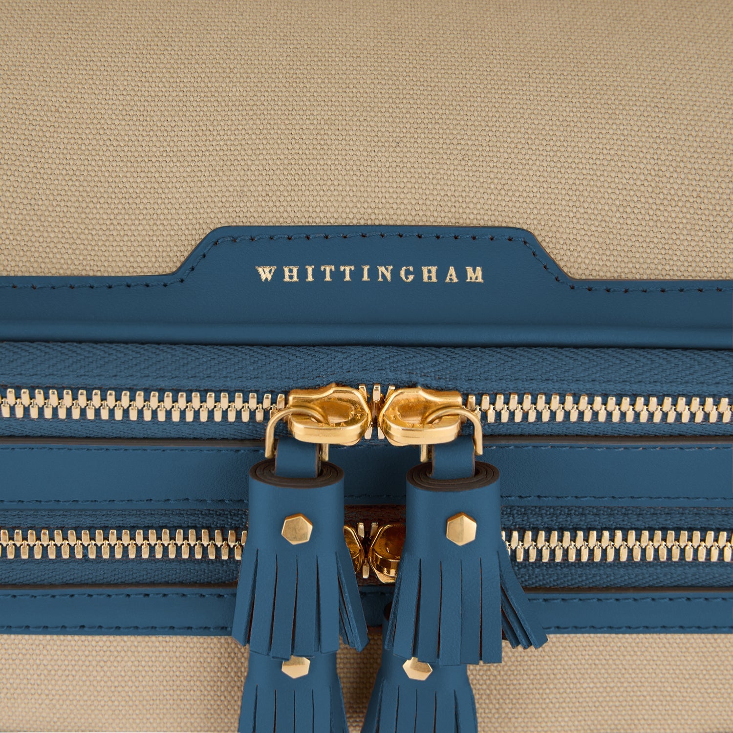 ビスポーク・ウォルトン・ヴァニティ キット -

          
            Canvas in Blue -
          

          Anya Hindmarch JP

