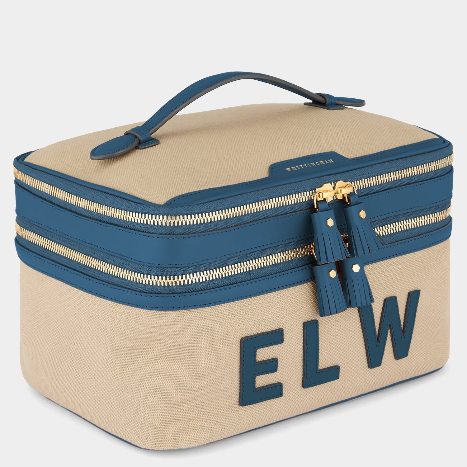 ビスポーク・ウォルトン・ヴァニティ キット -

          
            Canvas in Blue -
          

          Anya Hindmarch JP
