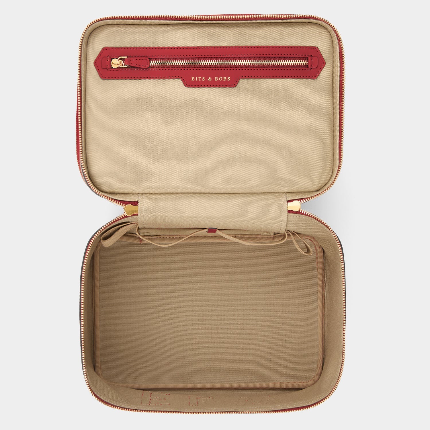ビスポーク・ウォルトン・ヴァニティ キット -

          

          Anya Hindmarch JP

