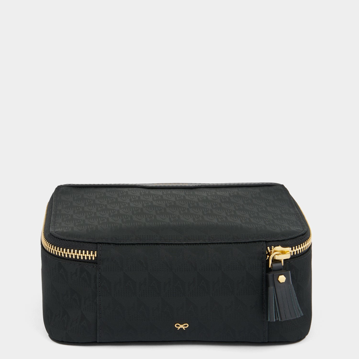 メガネ トリオ ポーチ -

          
            AH Logo Nylon in Black -
          

          Anya Hindmarch JP
