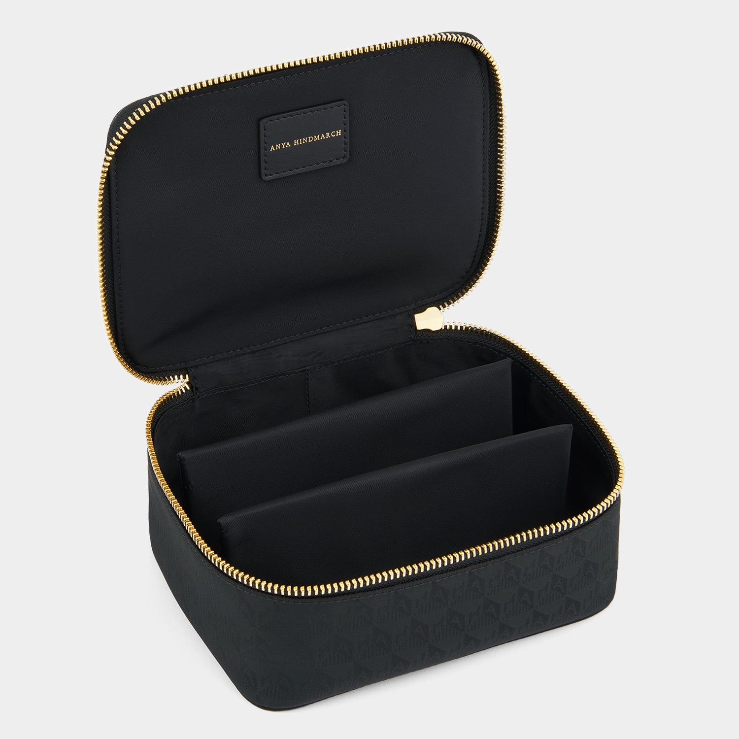 メガネ トリオ ポーチ -

          
            AH Logo Nylon in Black -
          

          Anya Hindmarch JP
