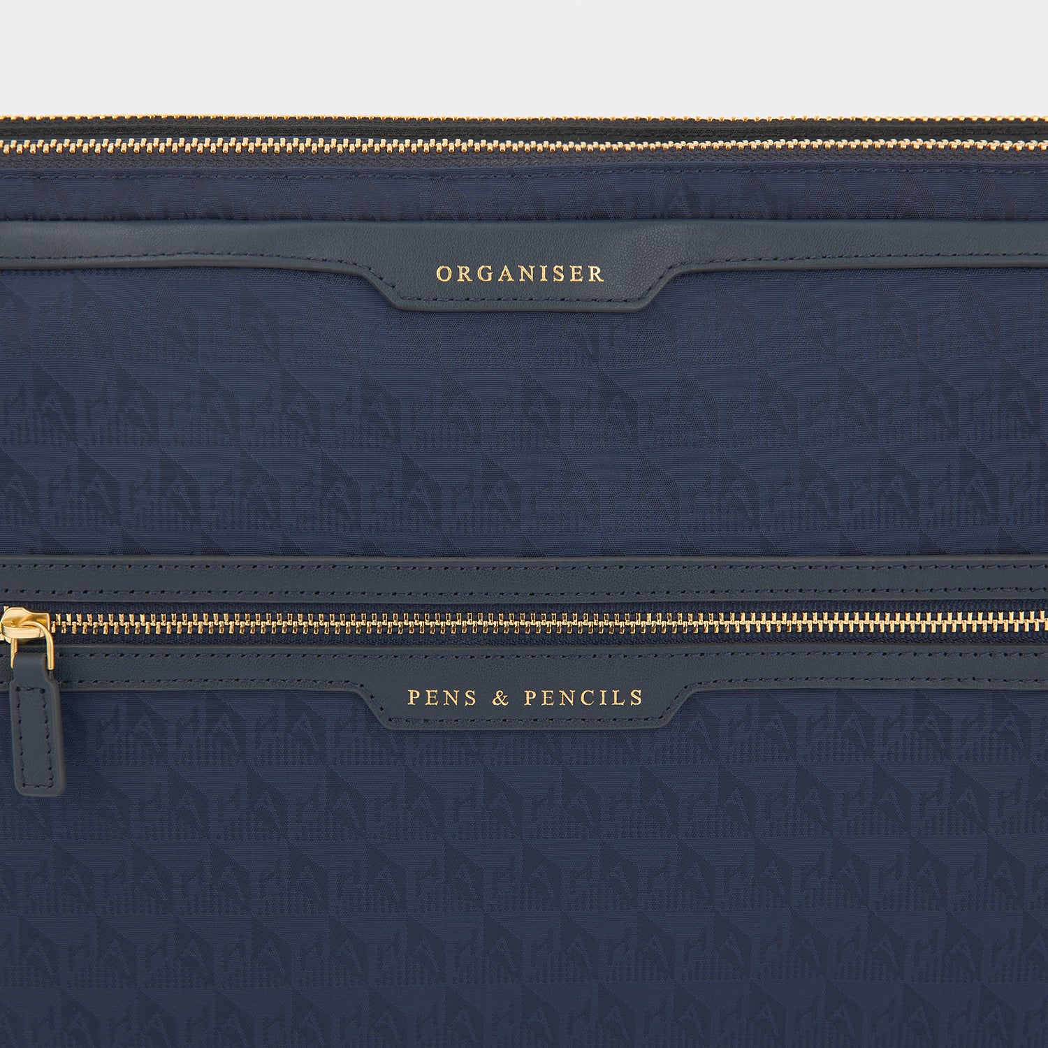 ダブル ラップトップ オーガナイザー -

          
            AH Logo Nylon in Marine -
          

          Anya Hindmarch JP

