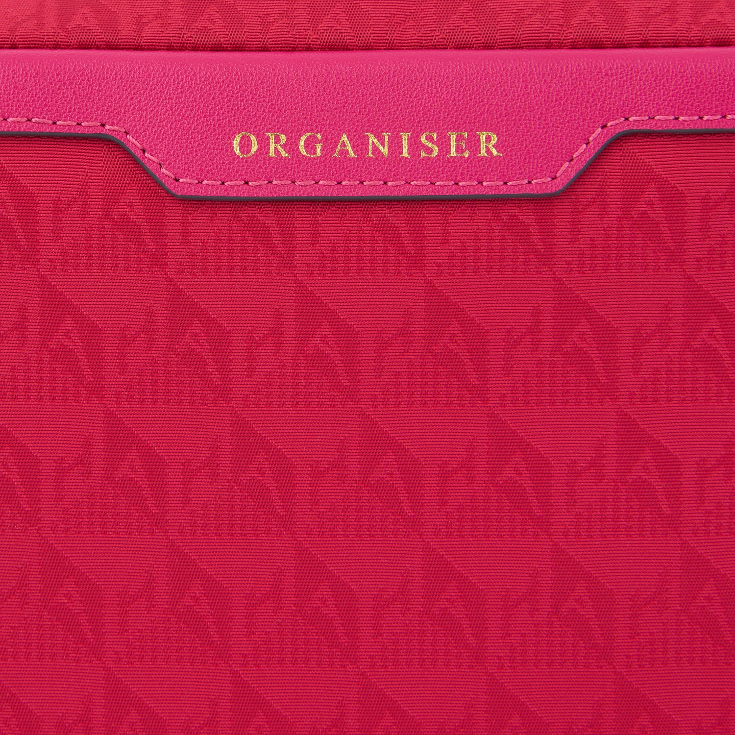オーガナイザー デュオ ポーチ -

          
            AH Logo Nylon in Magenta -
          

          Anya Hindmarch JP
