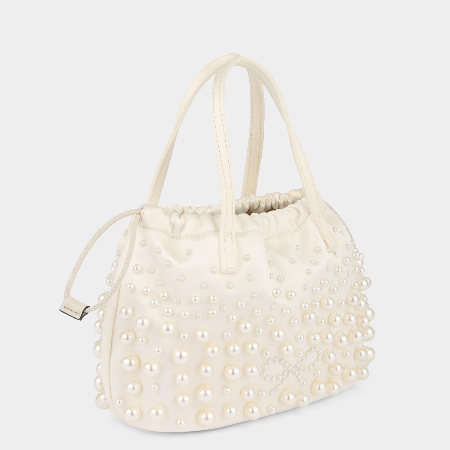 パール ビーズ ドローストリング ポーチ -

          
            Recycled Satin in Ivory -
          

          Anya Hindmarch JP
