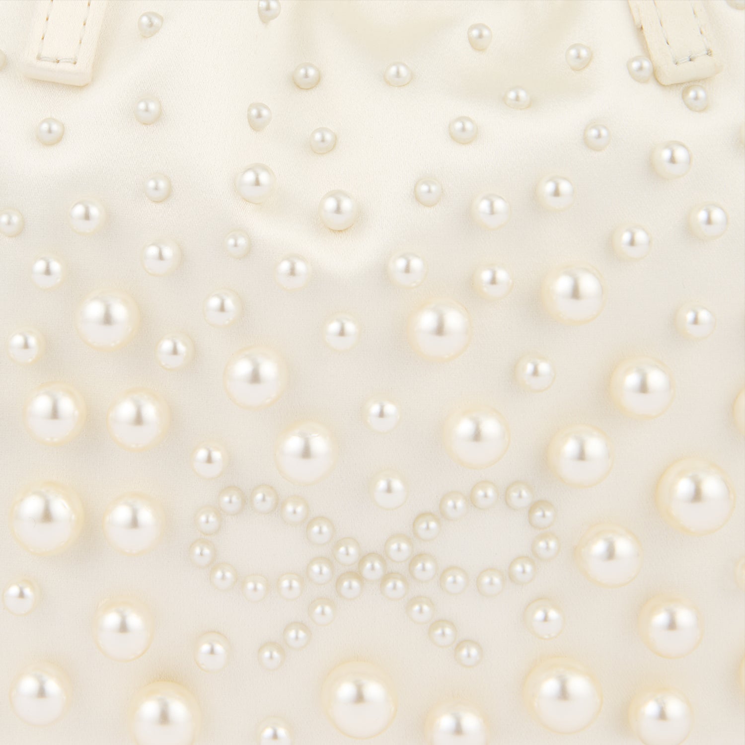 パール ビーズ ドローストリング ポーチ -

          
            Recycled Satin in Ivory -
          

          Anya Hindmarch JP
