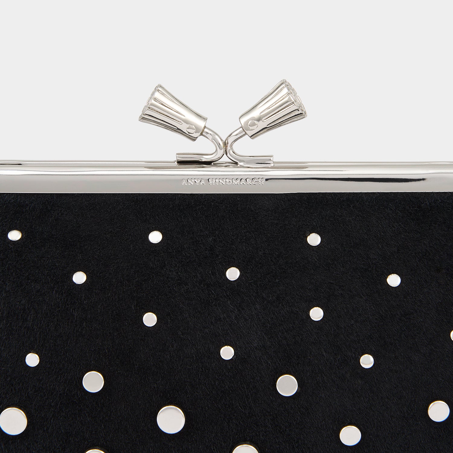 モード スタッズ タッセル クラッチ -

          
            Suede in Black -
          

          Anya Hindmarch JP

