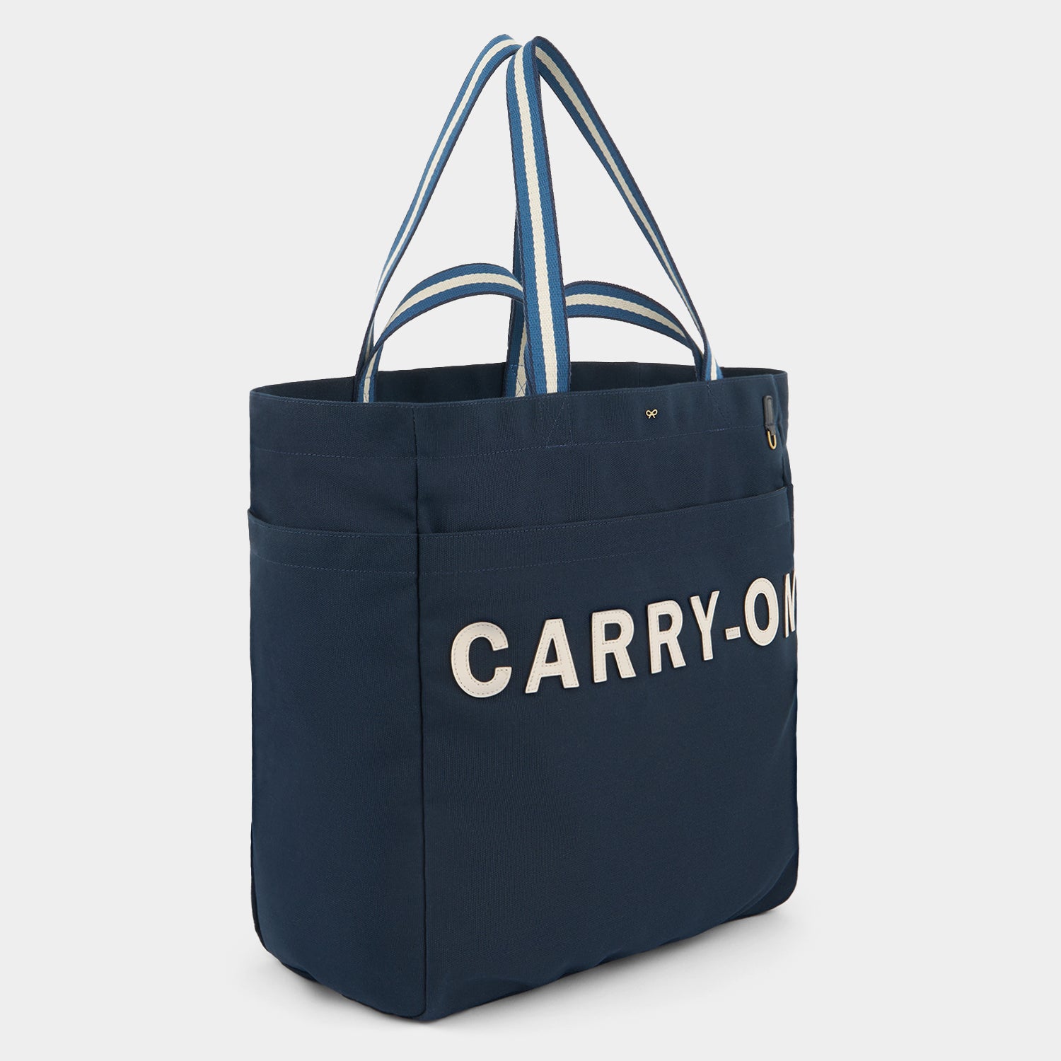 「Carry-On」ハウスホールド トート -

          
            Recycled Canvas in Marine -
          

          Anya Hindmarch JP
