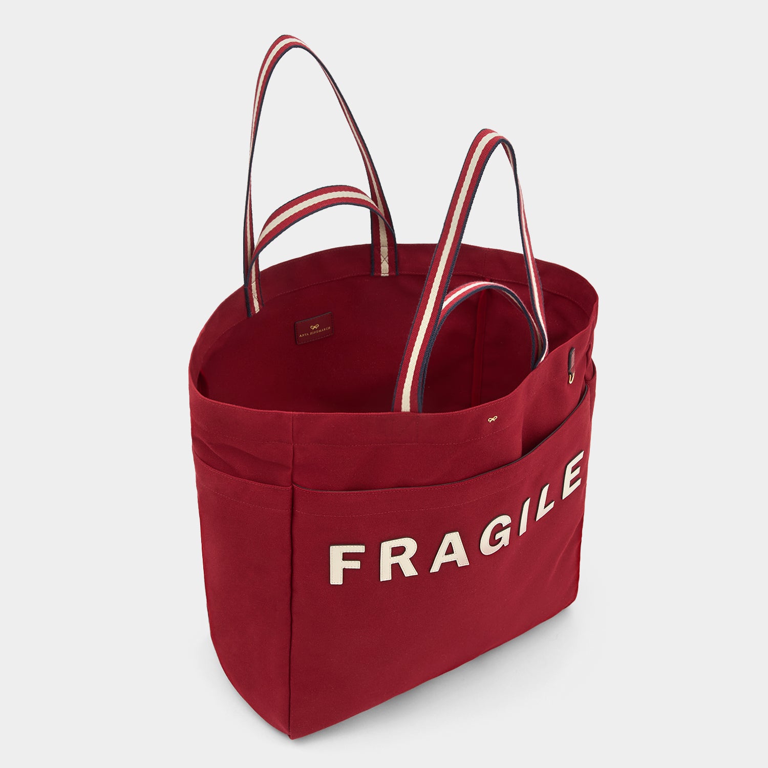 「Fragile」ハウスホールド トート -

          
            Recycled Canvas in Vampire -
          

          Anya Hindmarch JP
