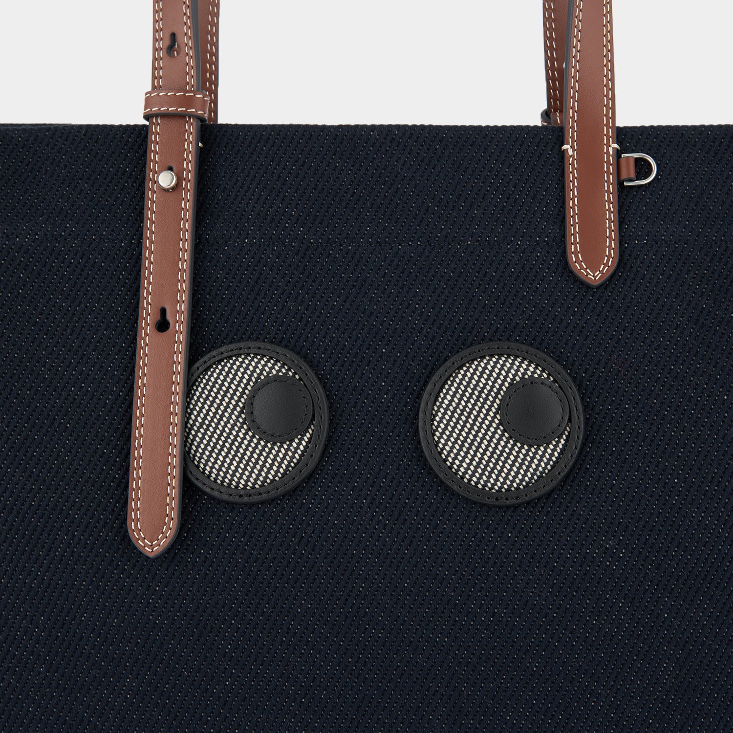 アイズ トート -

          
            Cotton Drill in Navy -
          

          Anya Hindmarch JP
