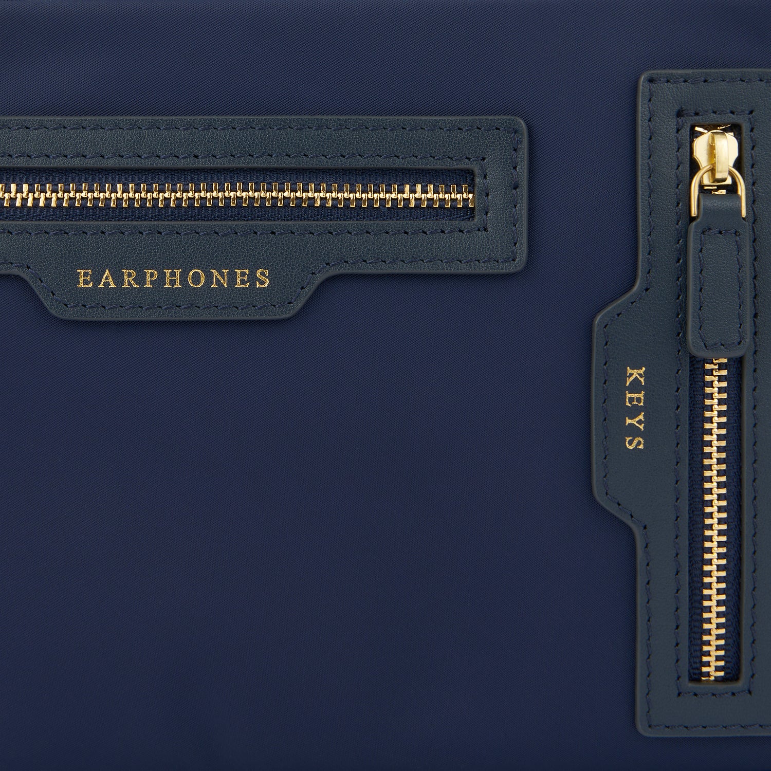 トリオ クロスボディ -

          
            Recycled Nylon in Marine -
          

          Anya Hindmarch JP
