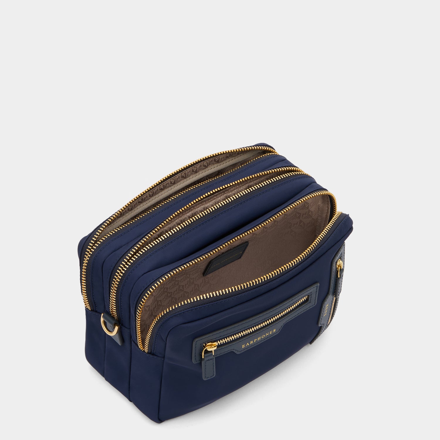 トリオ クロスボディ -

          
            Recycled Nylon in Marine -
          

          Anya Hindmarch JP
