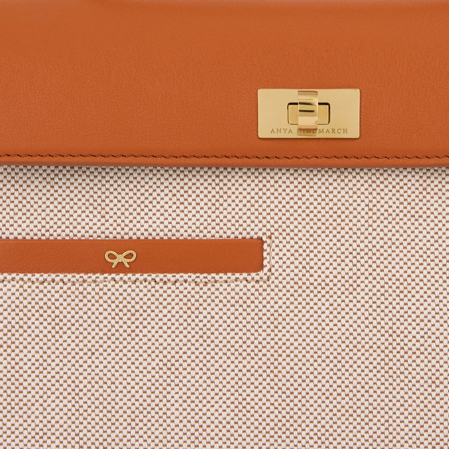 モティマー -

          
            Silky Calf in Spice -
          

          Anya Hindmarch JP
