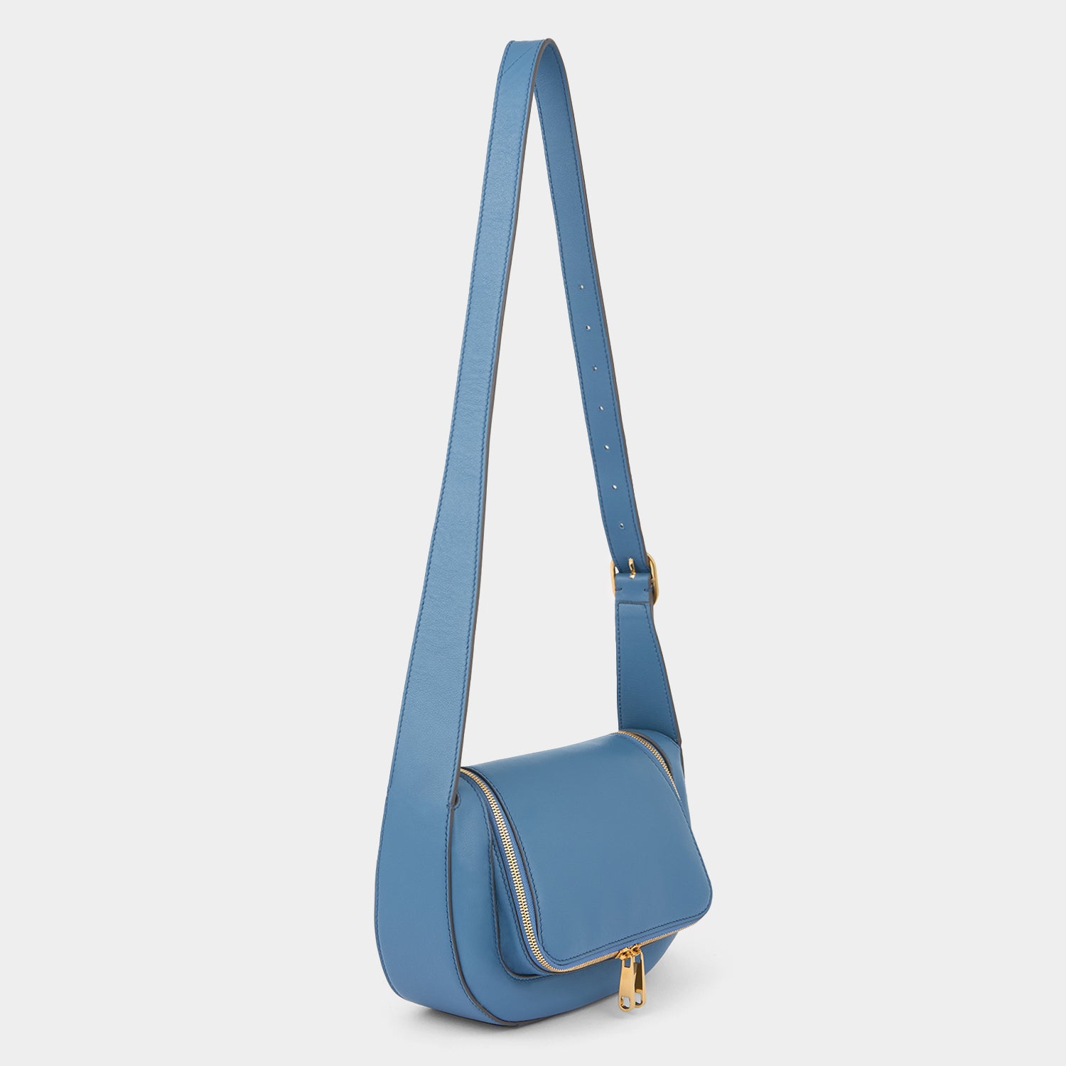 ヴィア スモール クロスボディ -

          
            Silky Calf in Bluebird -
          

          Anya Hindmarch JP
