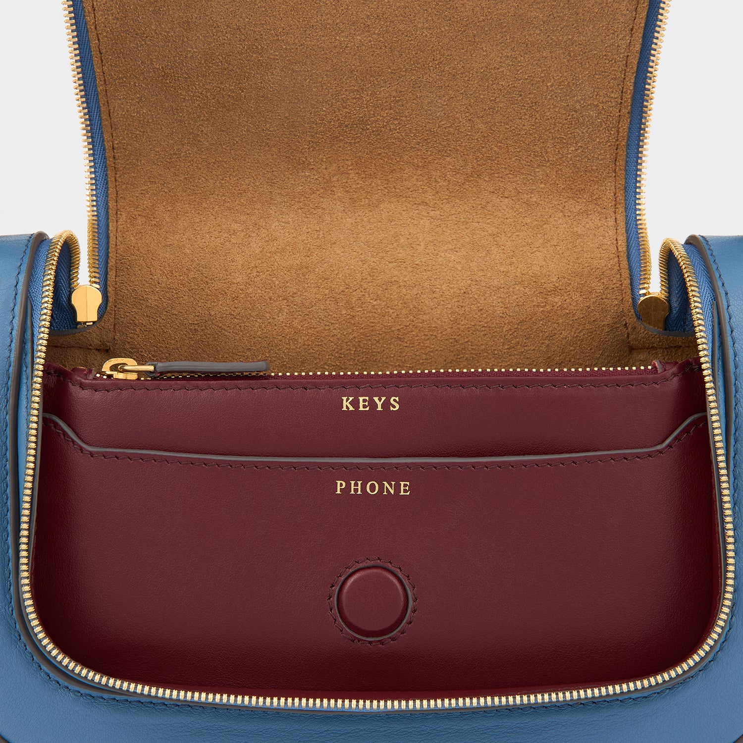 ヴィア スモール クロスボディ -

          
            Silky Calf in Bluebird -
          

          Anya Hindmarch JP
