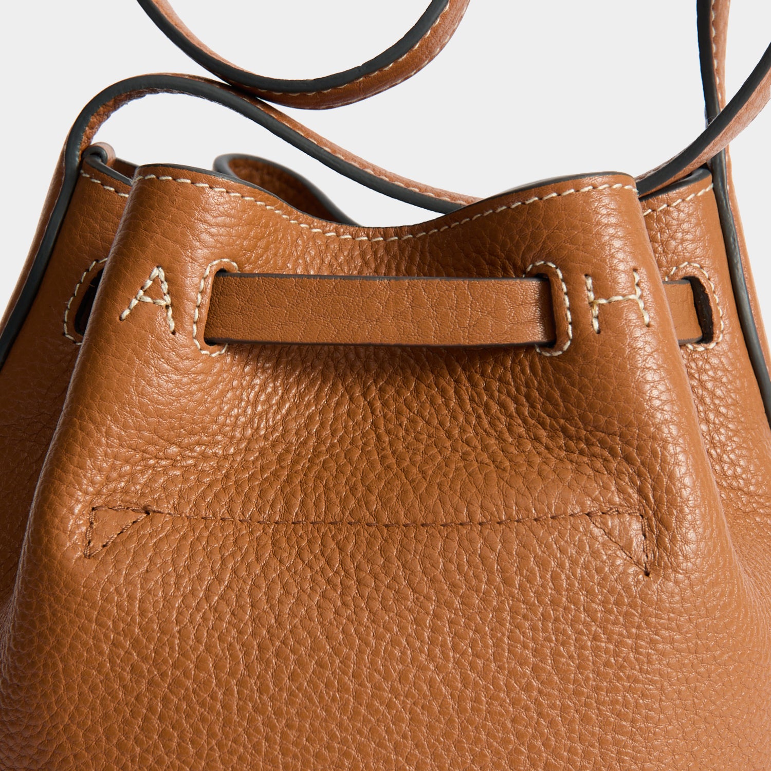 Return To Nature」スモール・バケット・バッグ | Anya Hindmarch JP
