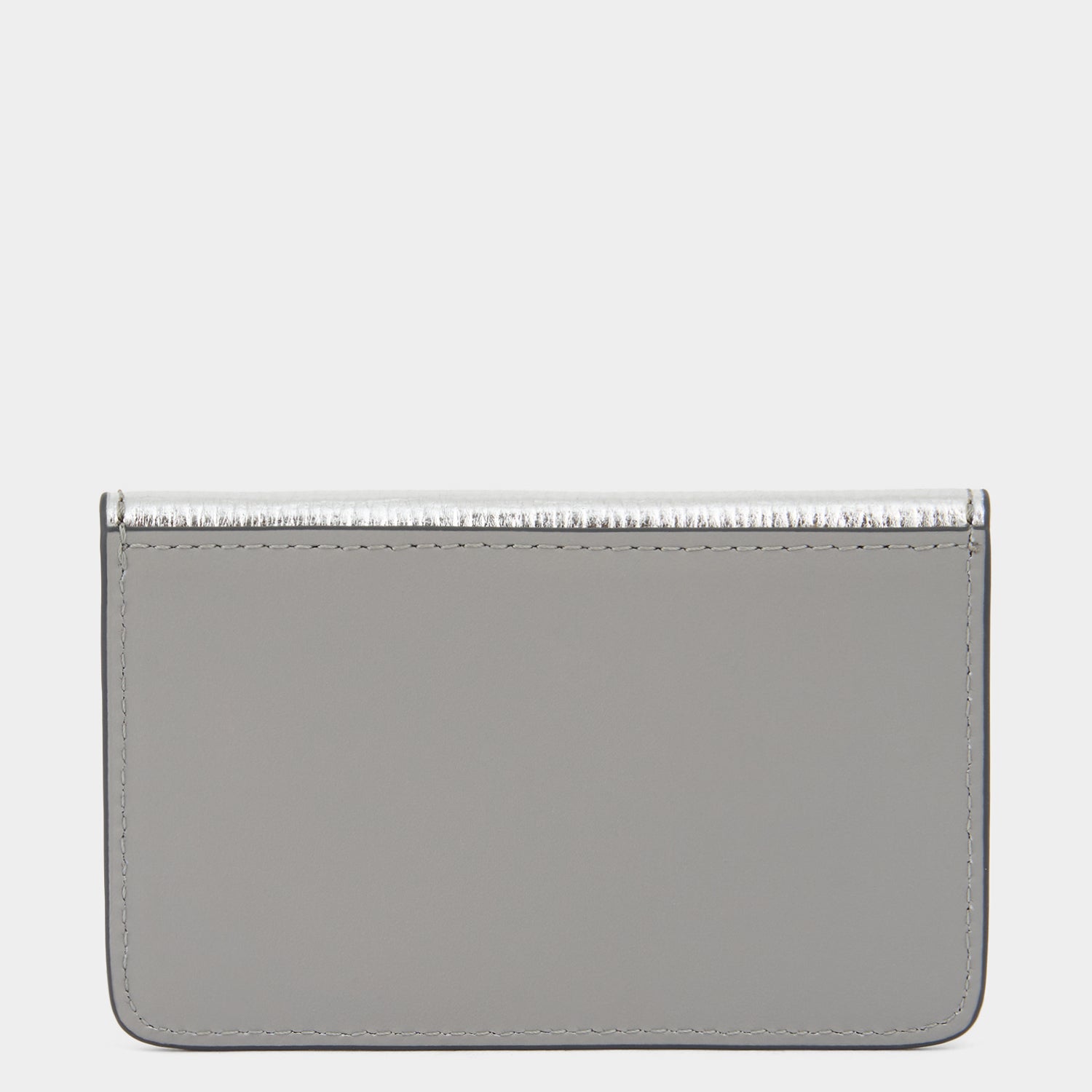 アイズ エンベロープ カード ケース［MagSafe対応］ -

          
            Metallic Capra in Silver -
          

          Anya Hindmarch JP
