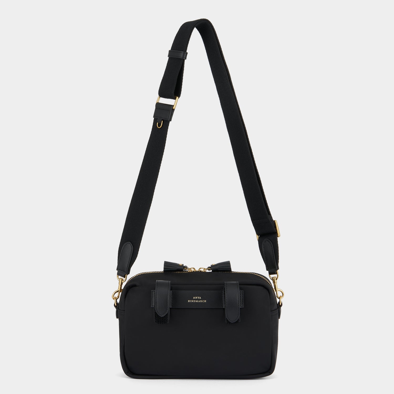 アイズ ハンドルバー クロスボディ -

          
            Recycled Nylon with PU in Black -
          

          Anya Hindmarch JP
