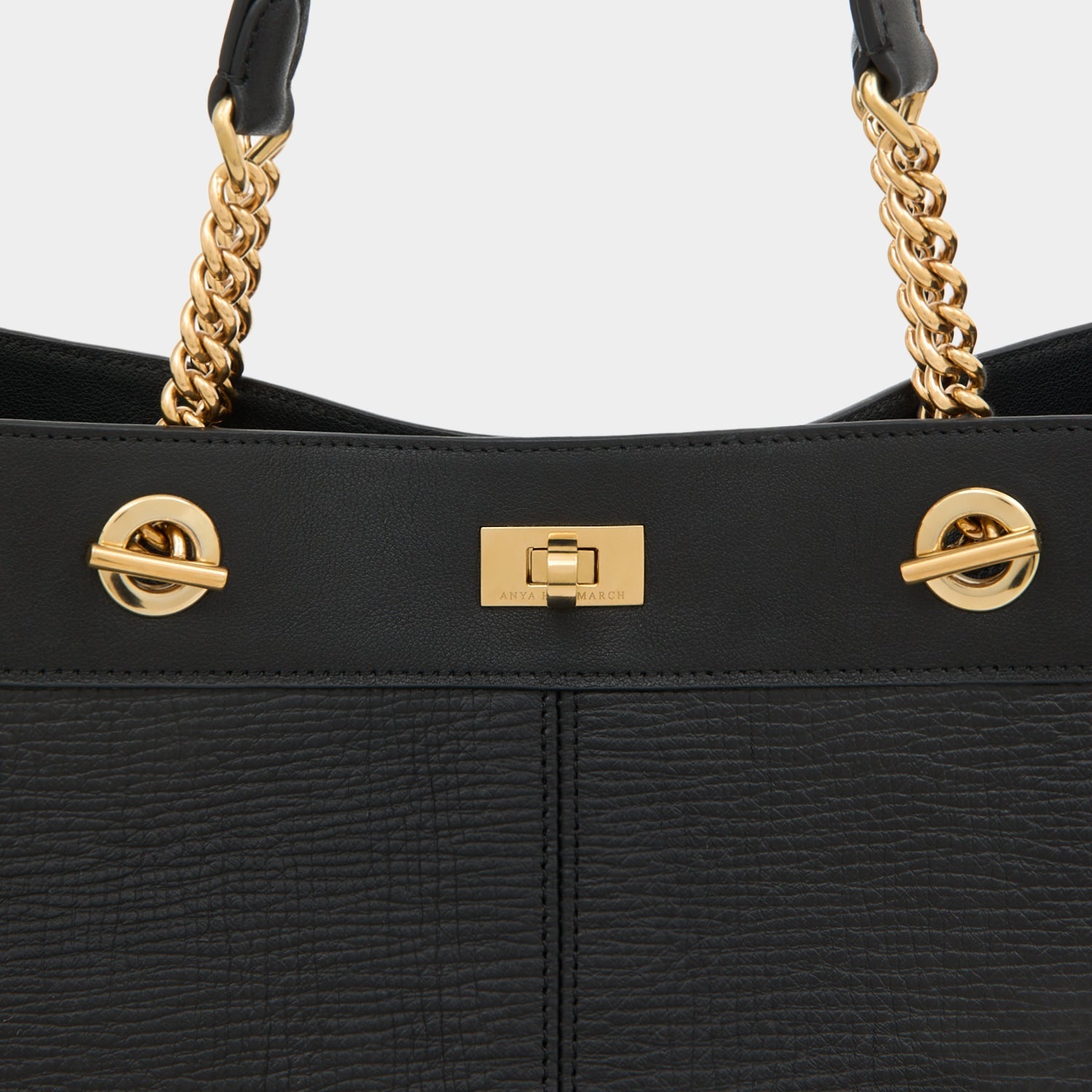 Mortimer：モティマー・アイレット・チェーン・トート -

          
            Crosshatch Leather in Black -
          

          Anya Hindmarch JP
