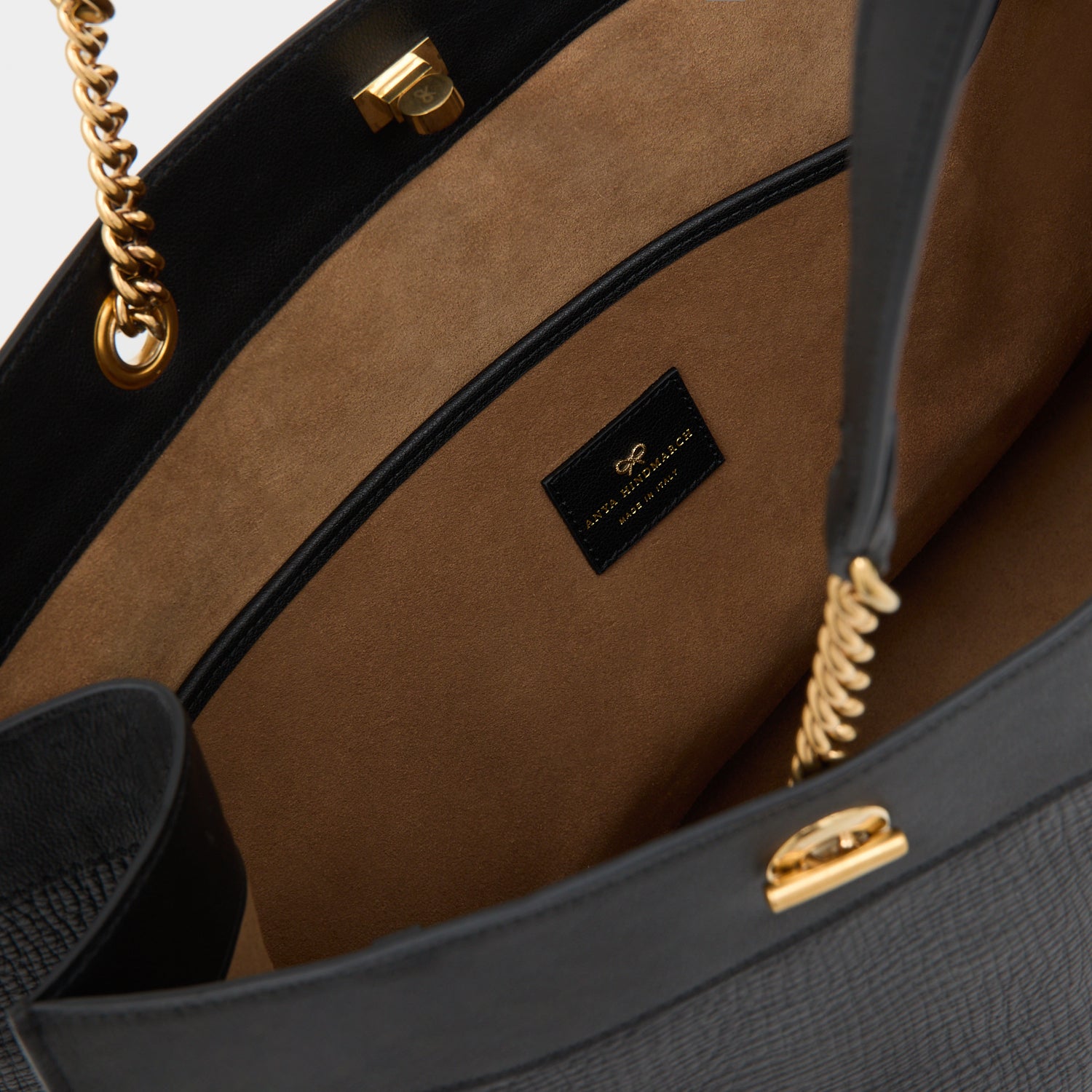 Mortimer：モティマー・アイレット・チェーン・トート -

          
            Crosshatch Leather in Black -
          

          Anya Hindmarch JP
