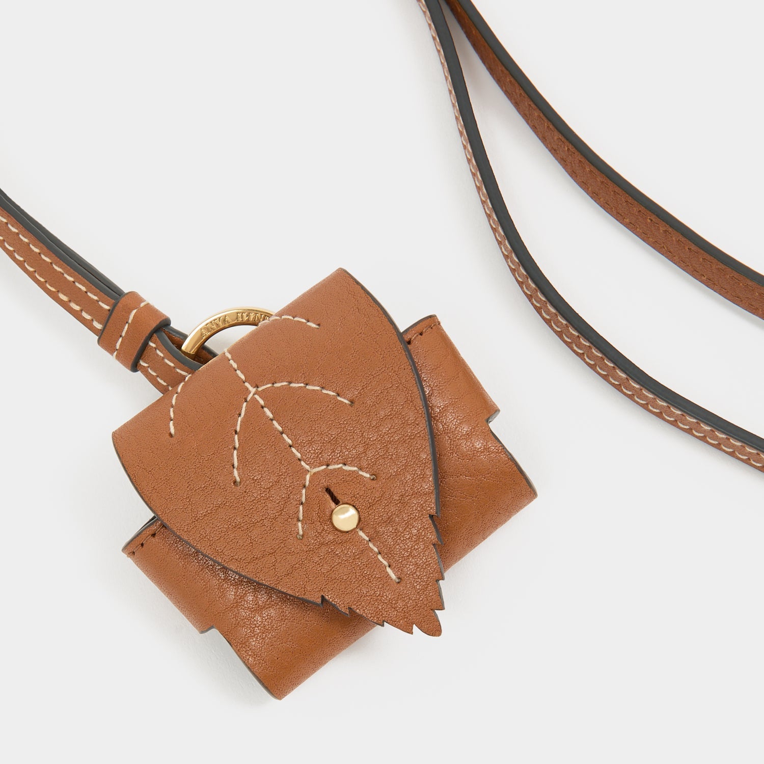 「Return To Nature」イヤフォン・ケース -

          
            Natural Grain Leather in Pecan -
          

          Anya Hindmarch JP
