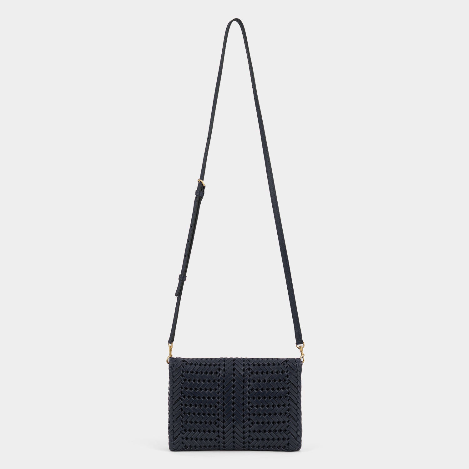 Neeson: ニーソン・クロスボディ -

          
            Capra Leather in Marine  -
          

          Anya Hindmarch JP
