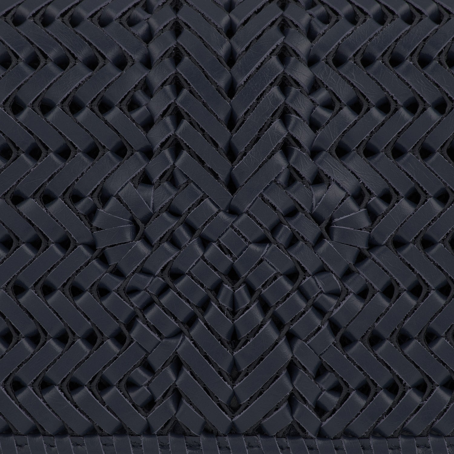 Neeson: ニーソン・クロスボディ -

          
            Capra Leather in Marine  -
          

          Anya Hindmarch JP
