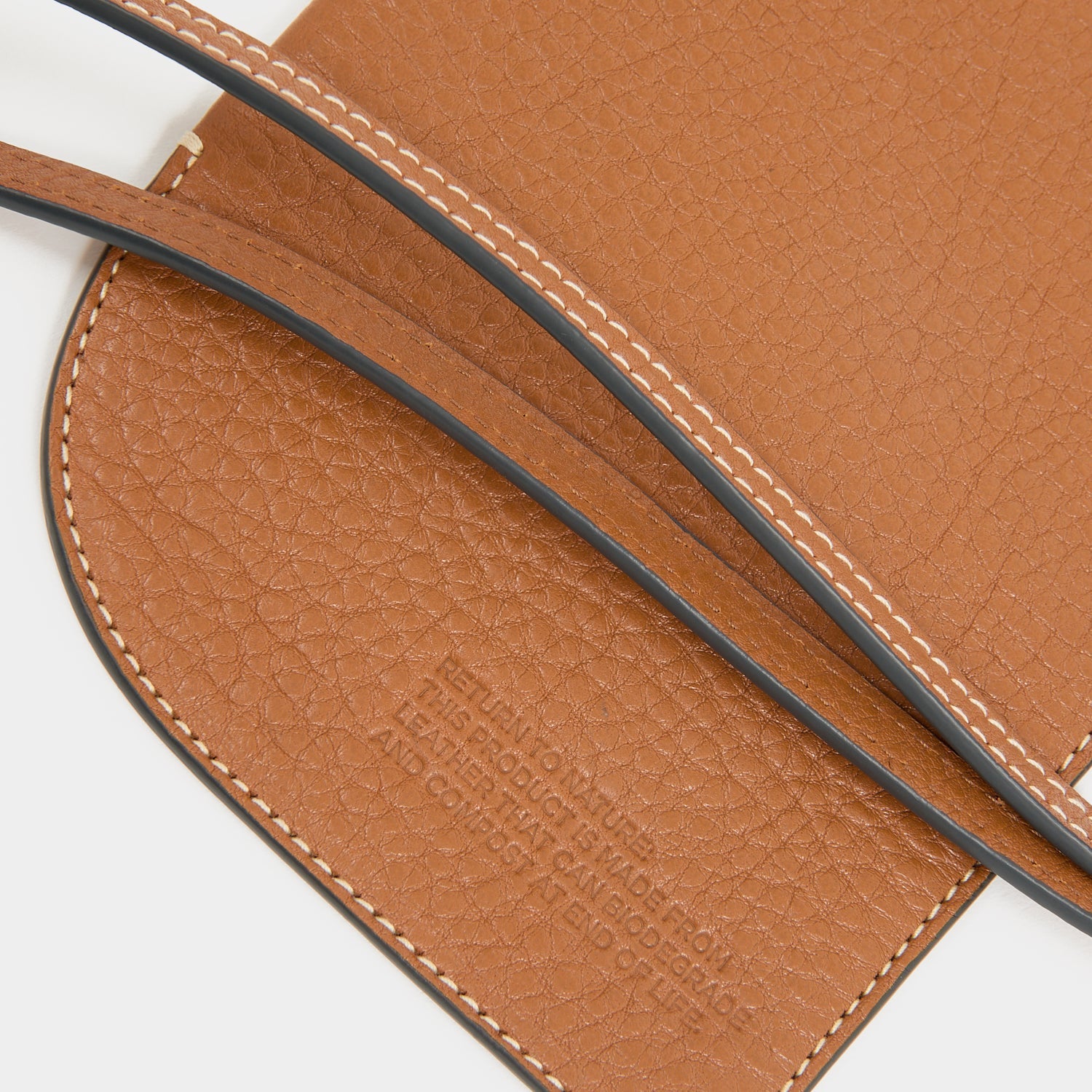 「Return To Nature」ストラップ・フォーン・ポーチ -

          
            Natural Grain Leather in Pecan -
          

          Anya Hindmarch JP
