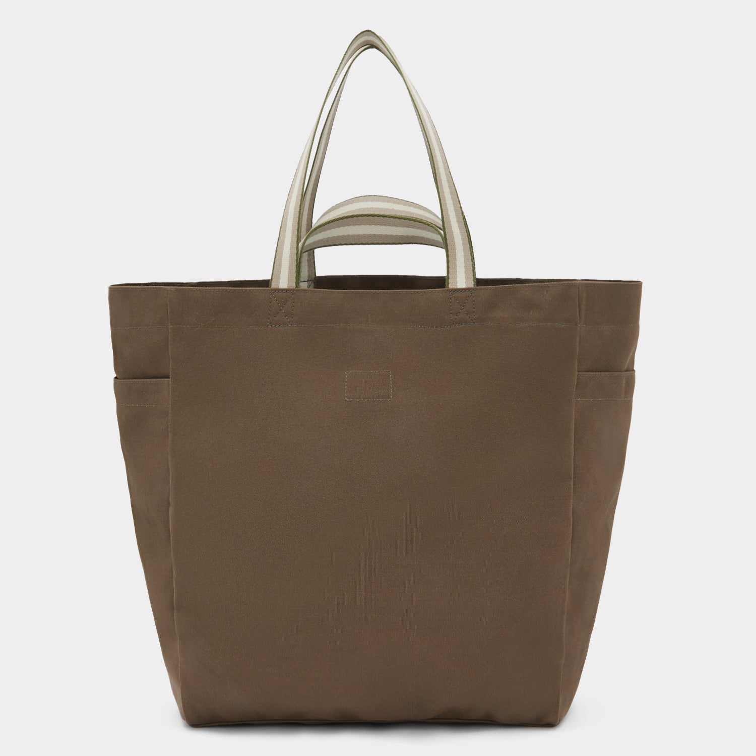 「Market」ハウスホールド・トート -

          
            Recycled Canvas in Khaki -
          

          Anya Hindmarch JP
