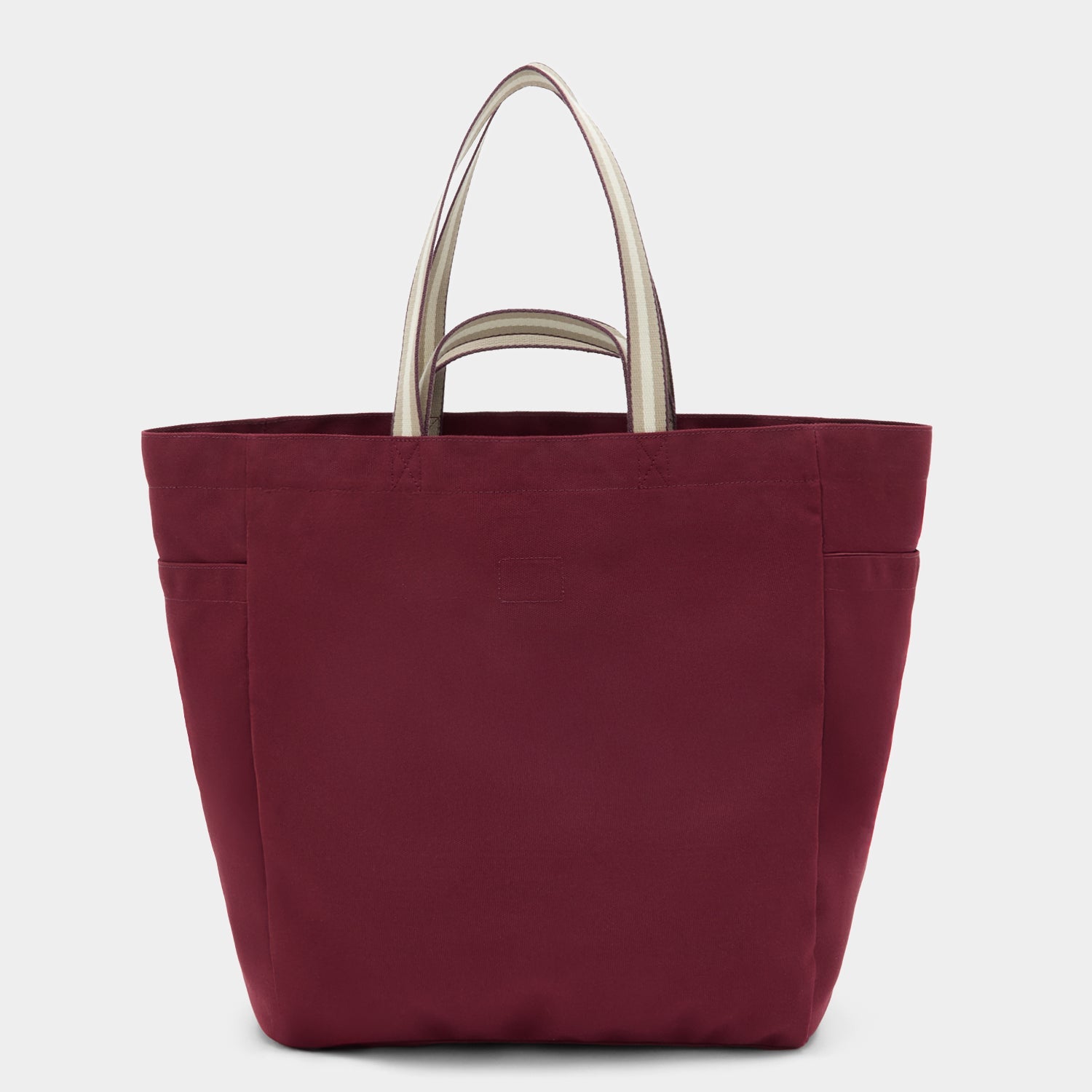 「Homework」ハウスホールド・トート -

          
            Recycled Canvas in Claret -
          

          Anya Hindmarch JP
