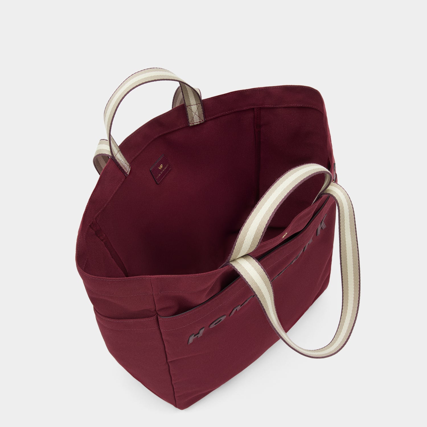 「Homework」ハウスホールド・トート -

          
            Recycled Canvas in Claret -
          

          Anya Hindmarch JP

