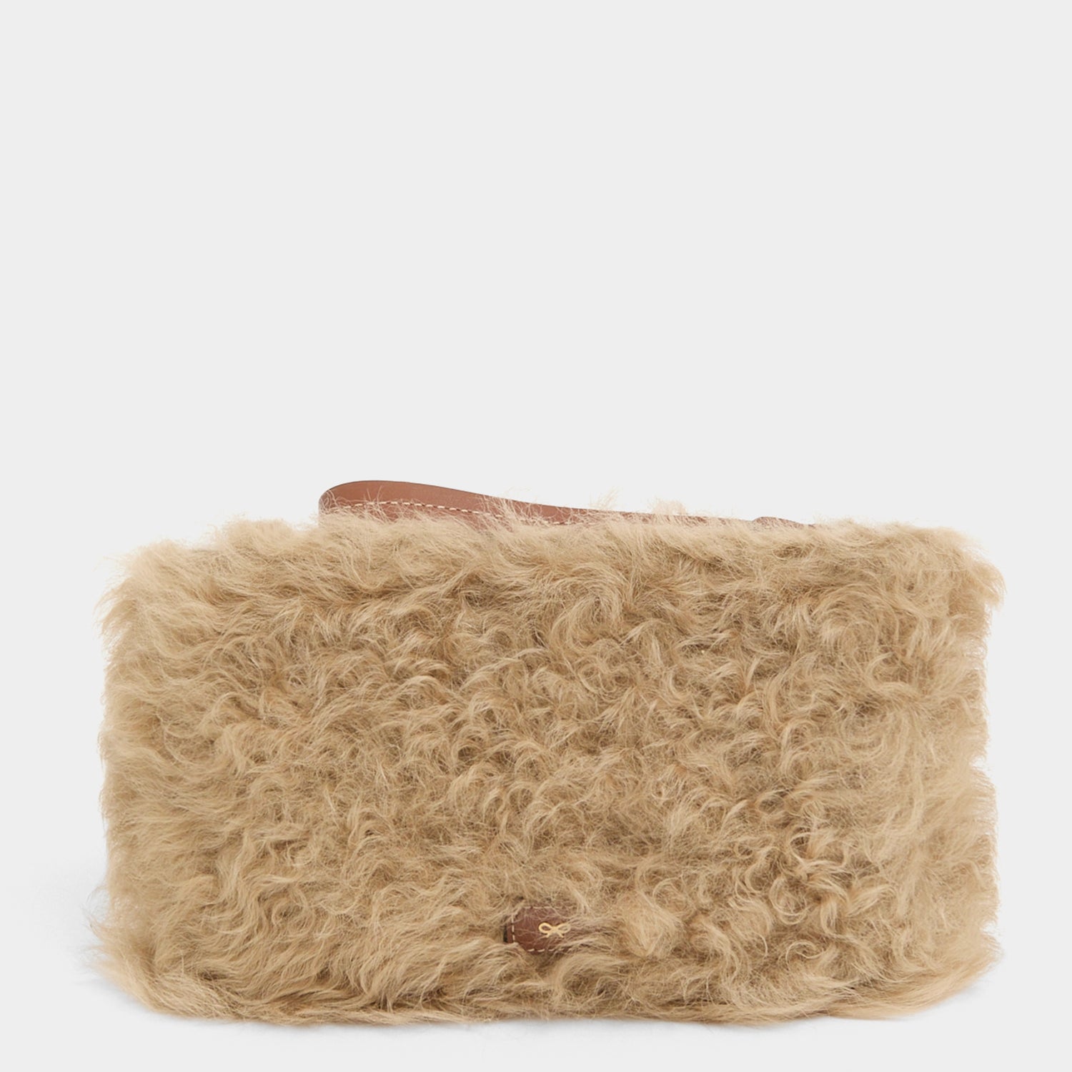 Eyes シアリング・クラッチ -

          
            Shearling/Smooth Leather leather in Taupe -
          

          Anya Hindmarch JP
