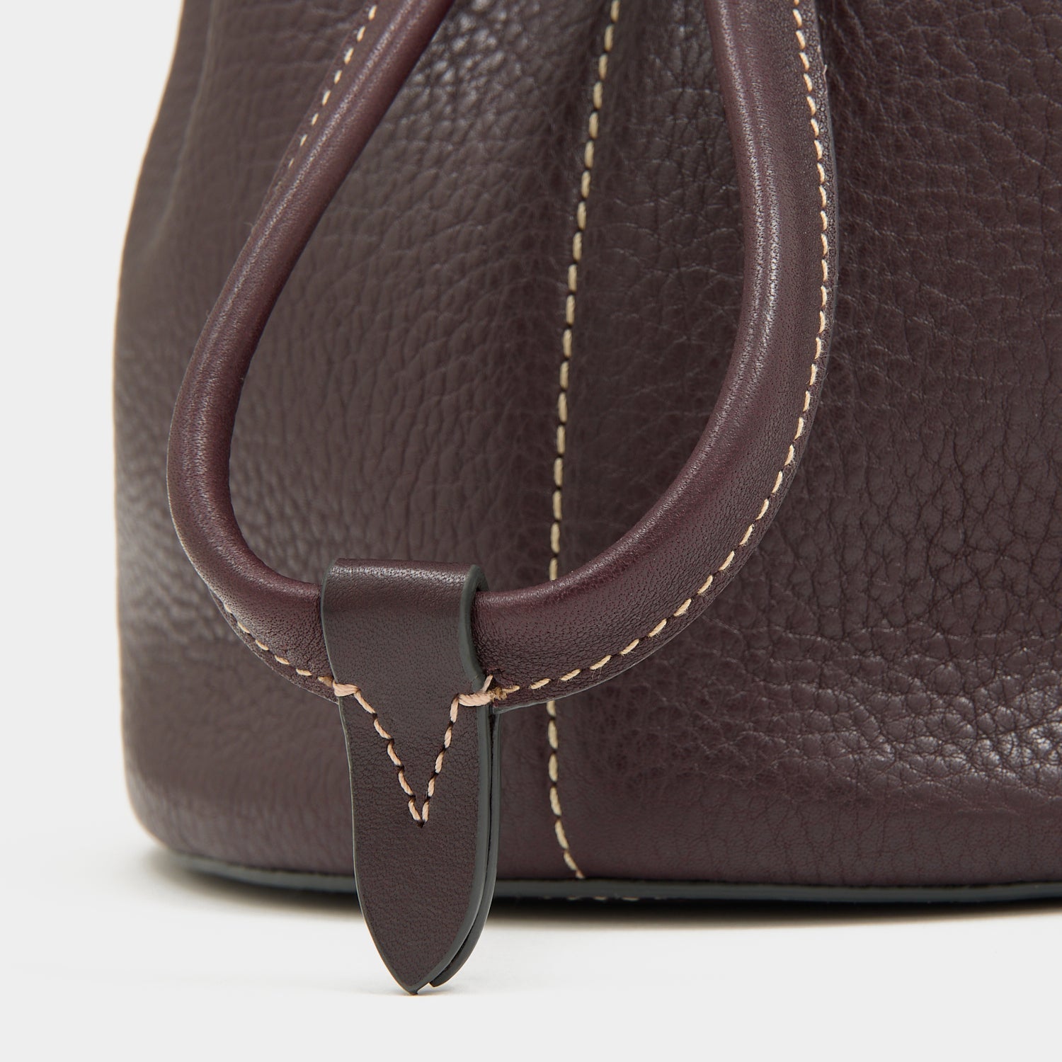 「Return to Nature」スモール・バケット・バッグ -

          
            Natural Grain Leather in Grape -
          

          Anya Hindmarch JP
