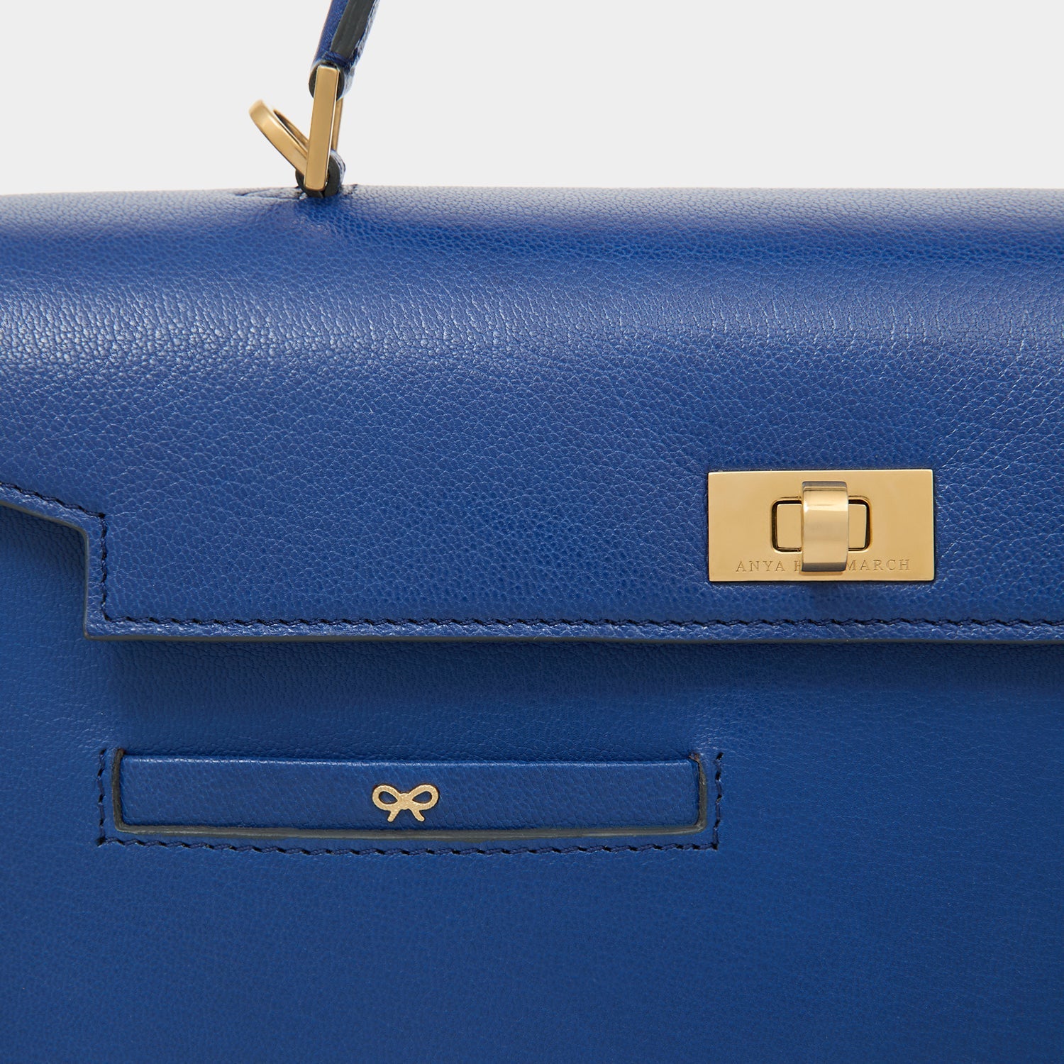 Peanuts「Snoopy」Mortimer：モティマー・トップハンドル -

          
            Capra Leather in Monday Blue -
          

          Anya Hindmarch JP
