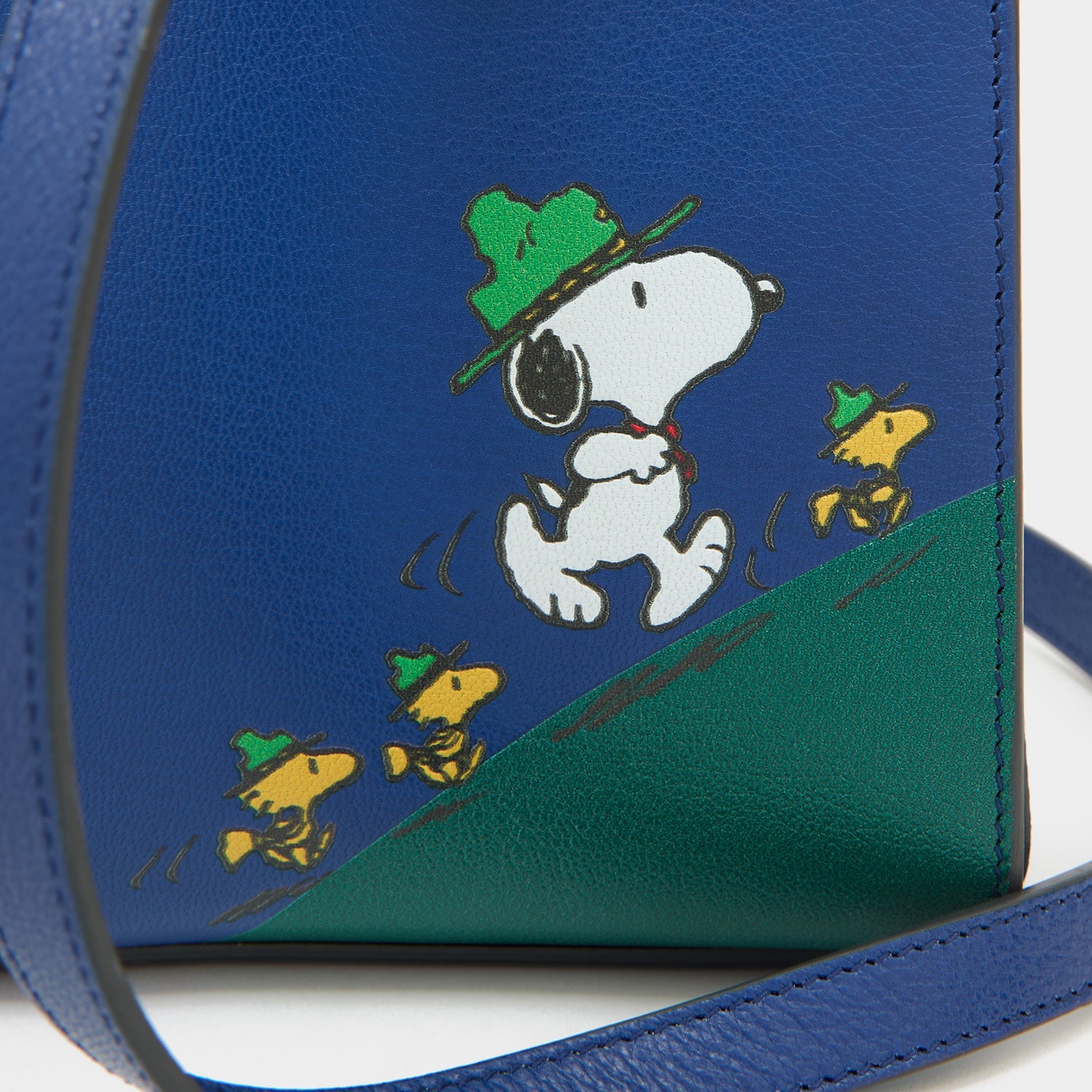 Peanuts「Snoopy」Mortimer：モティマー・トップハンドル -

          
            Capra Leather in Monday Blue -
          

          Anya Hindmarch JP
