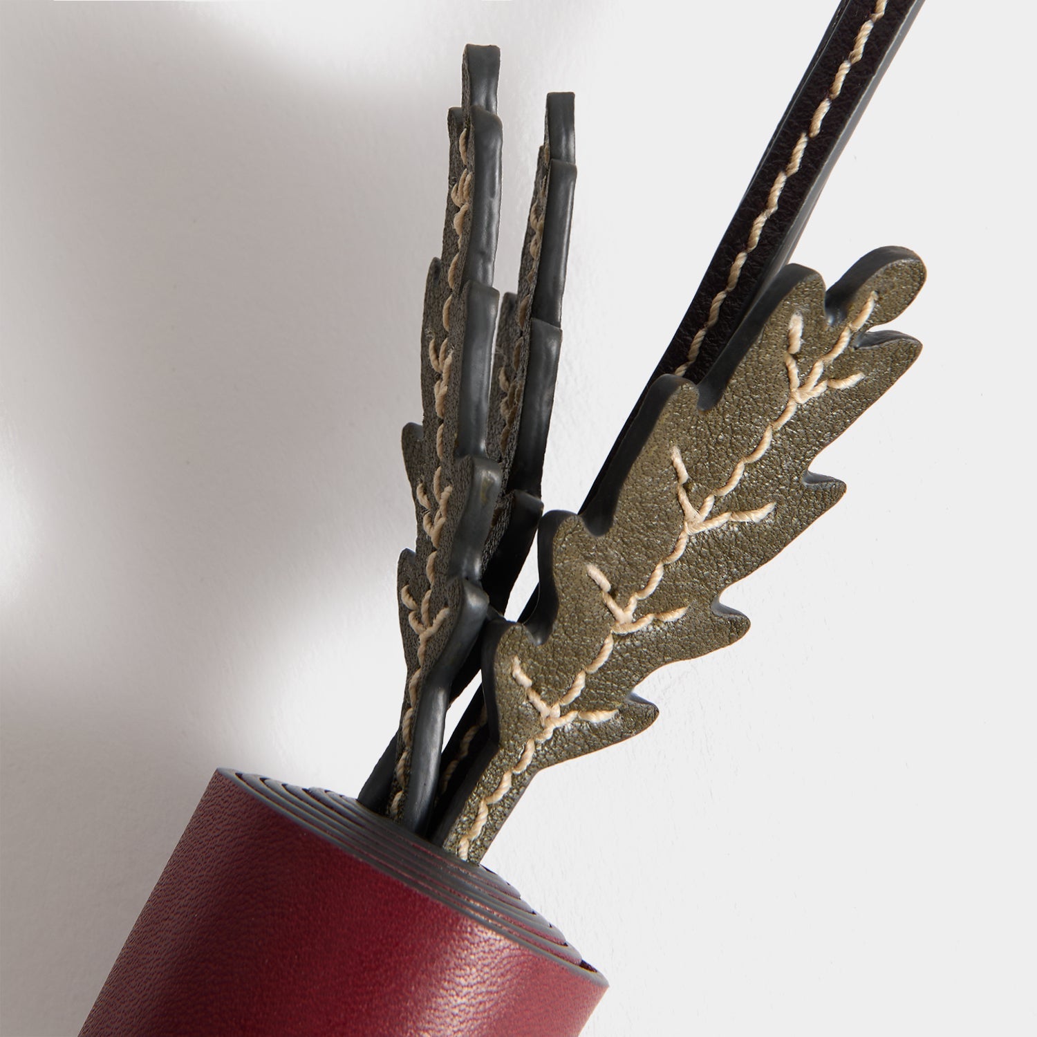 Return to Nature」ラディッシュ・チャーム | Anya Hindmarch JP