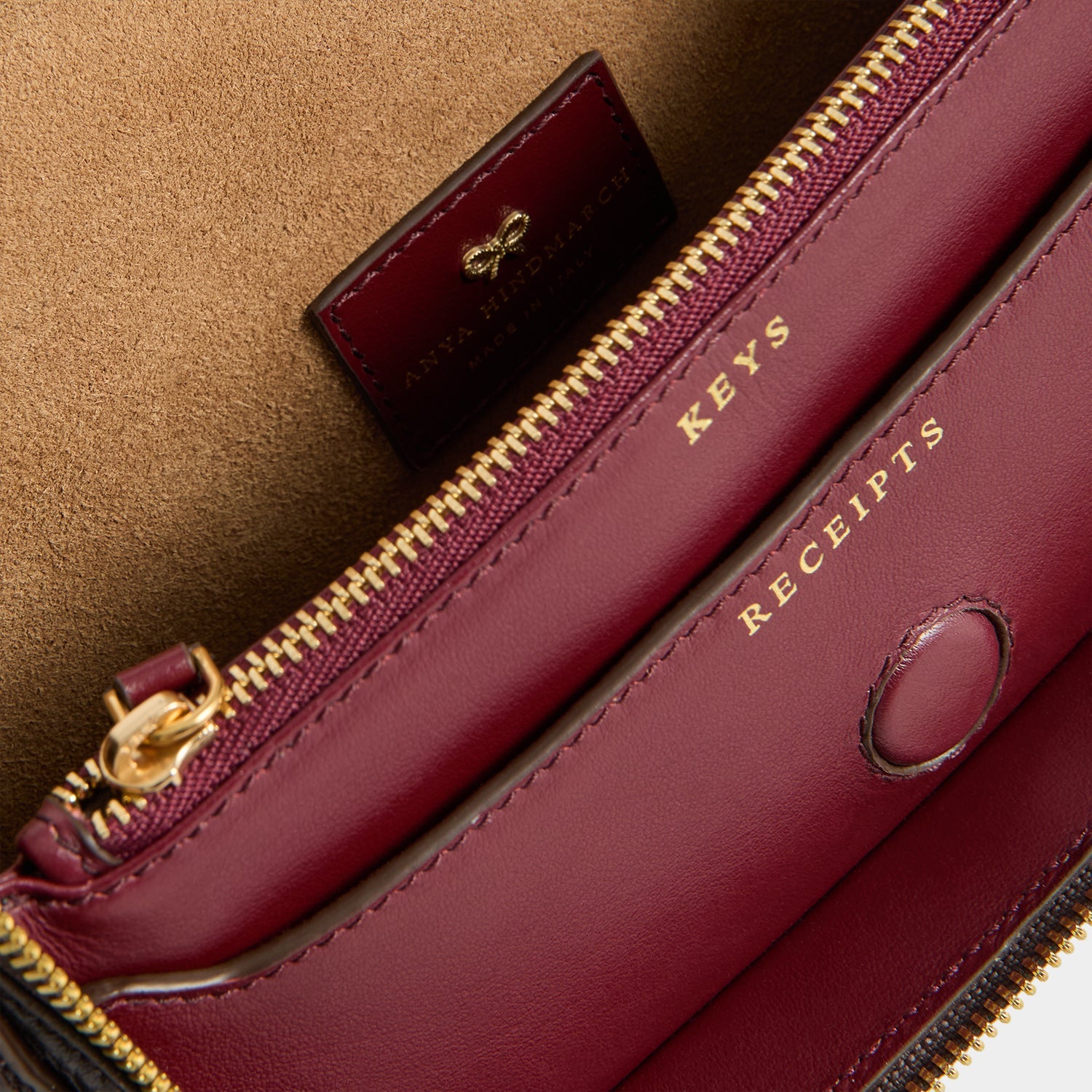 Vere：ヴィア「Two Way」スモール・クロスボディ | Anya Hindmarch JP