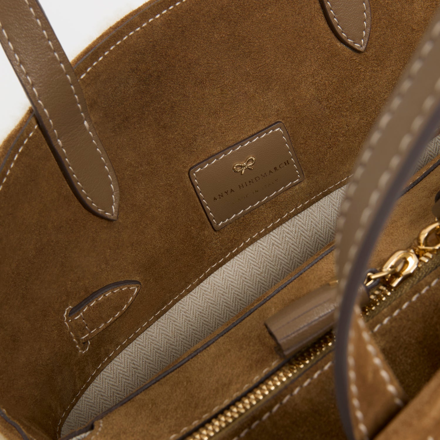 新品未使用⭐︎ANYA HINDMARCH Wilsonウィルソンハンドバッグ Wilson：ウィルソン・シアリング・クロスボディ | Anya Hindmarch JP