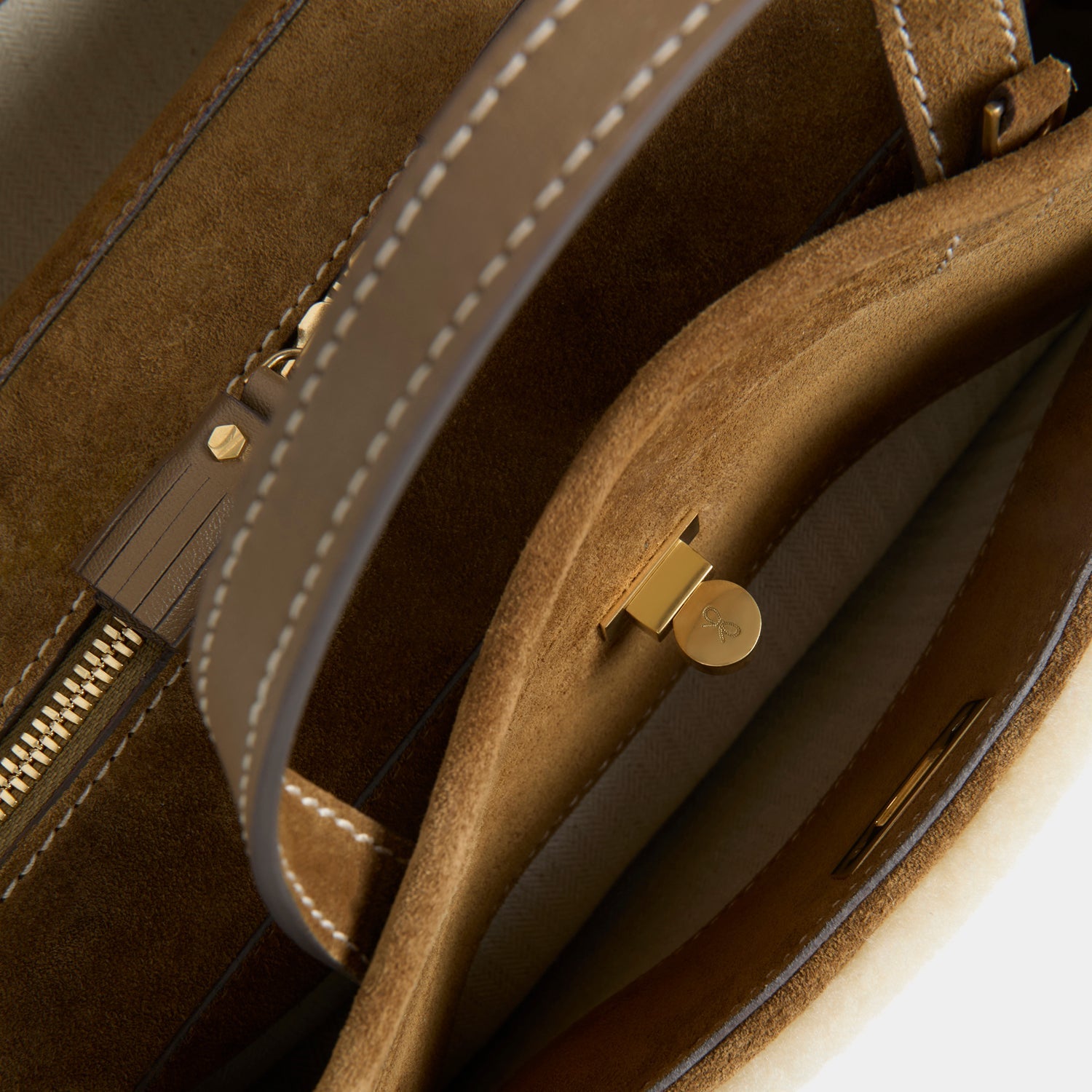 Wilson：ウィルソン・シアリング・クロスボディ | Anya Hindmarch JP