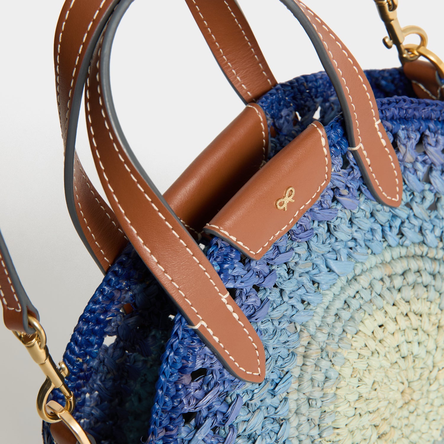 ラフィア・スモール・ラウンド・ボウ・クロスボディ | Anya Hindmarch JP
