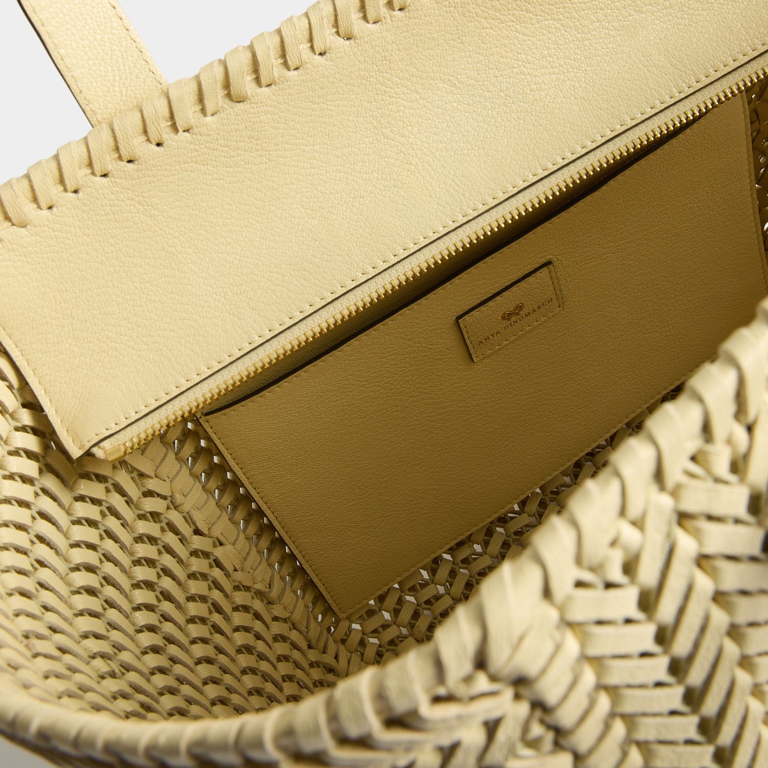 Neeson：ニーソン・スクェア・トート | Anya Hindmarch JP